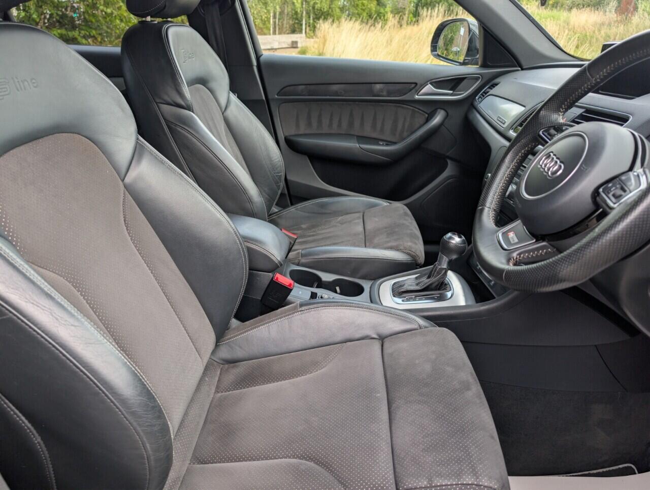Audi Q3 view 22