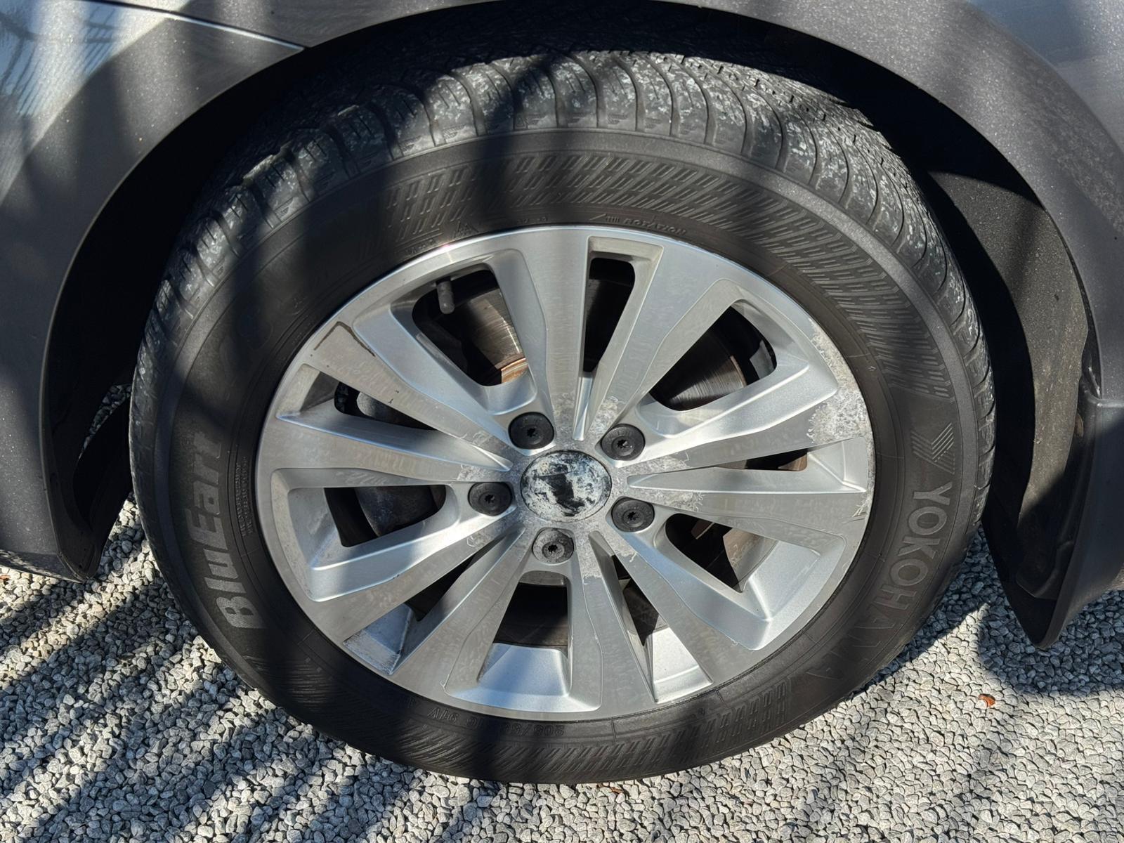 2013 Volkswagen Golf image 30
