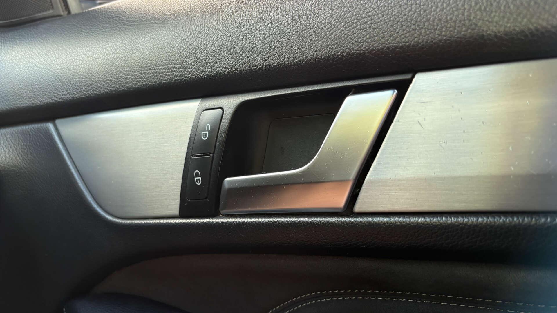 Mercedes-Benz C-Class view 21