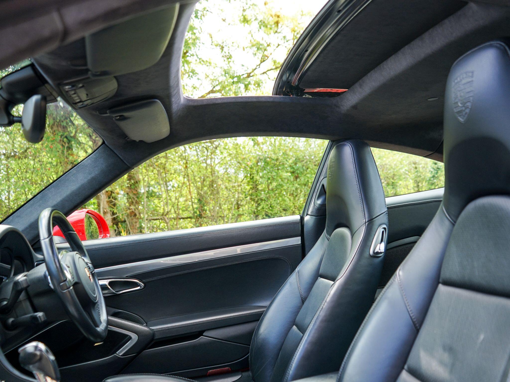 Porsche 911 view 13