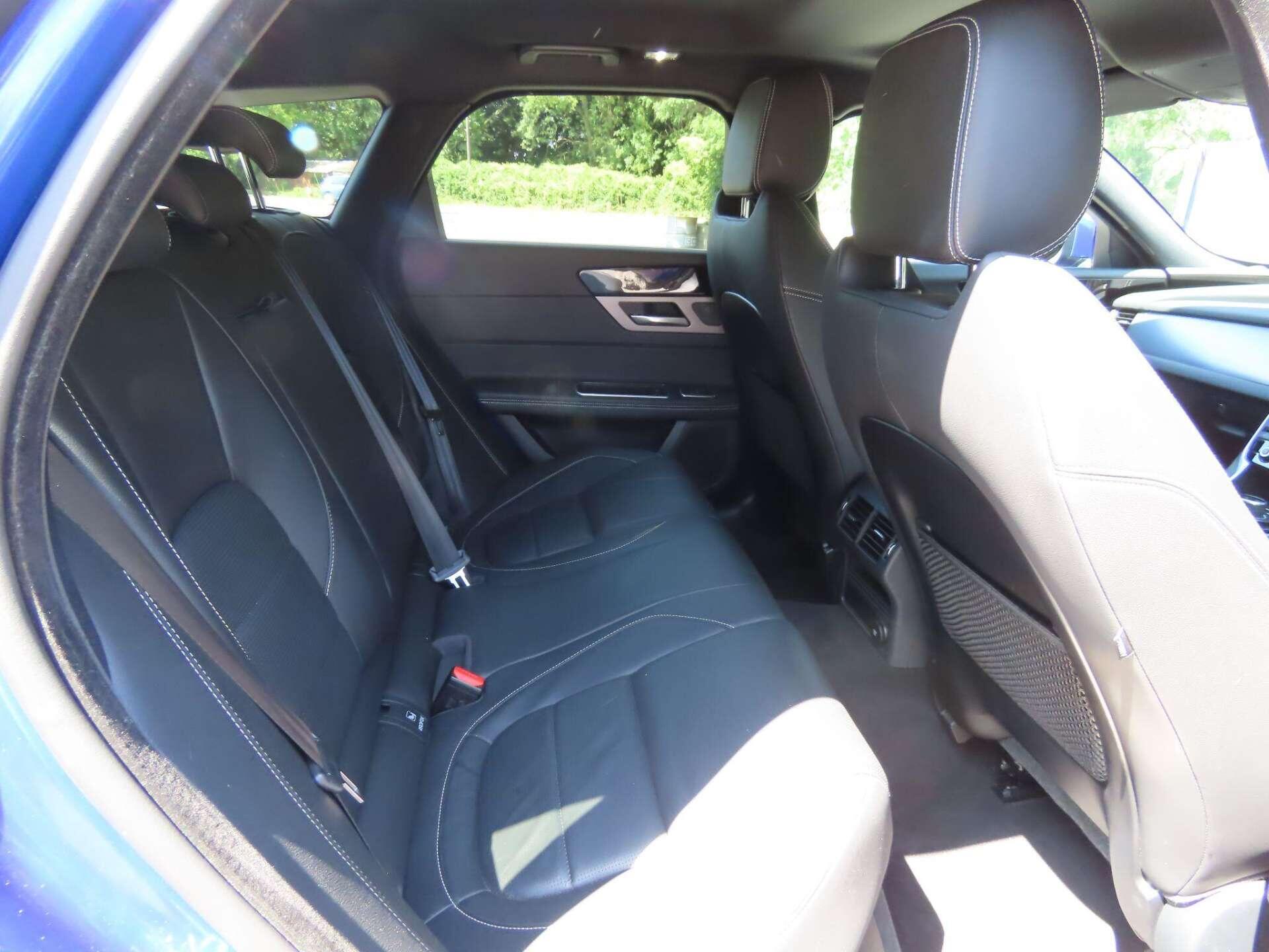 Jaguar XF view 10