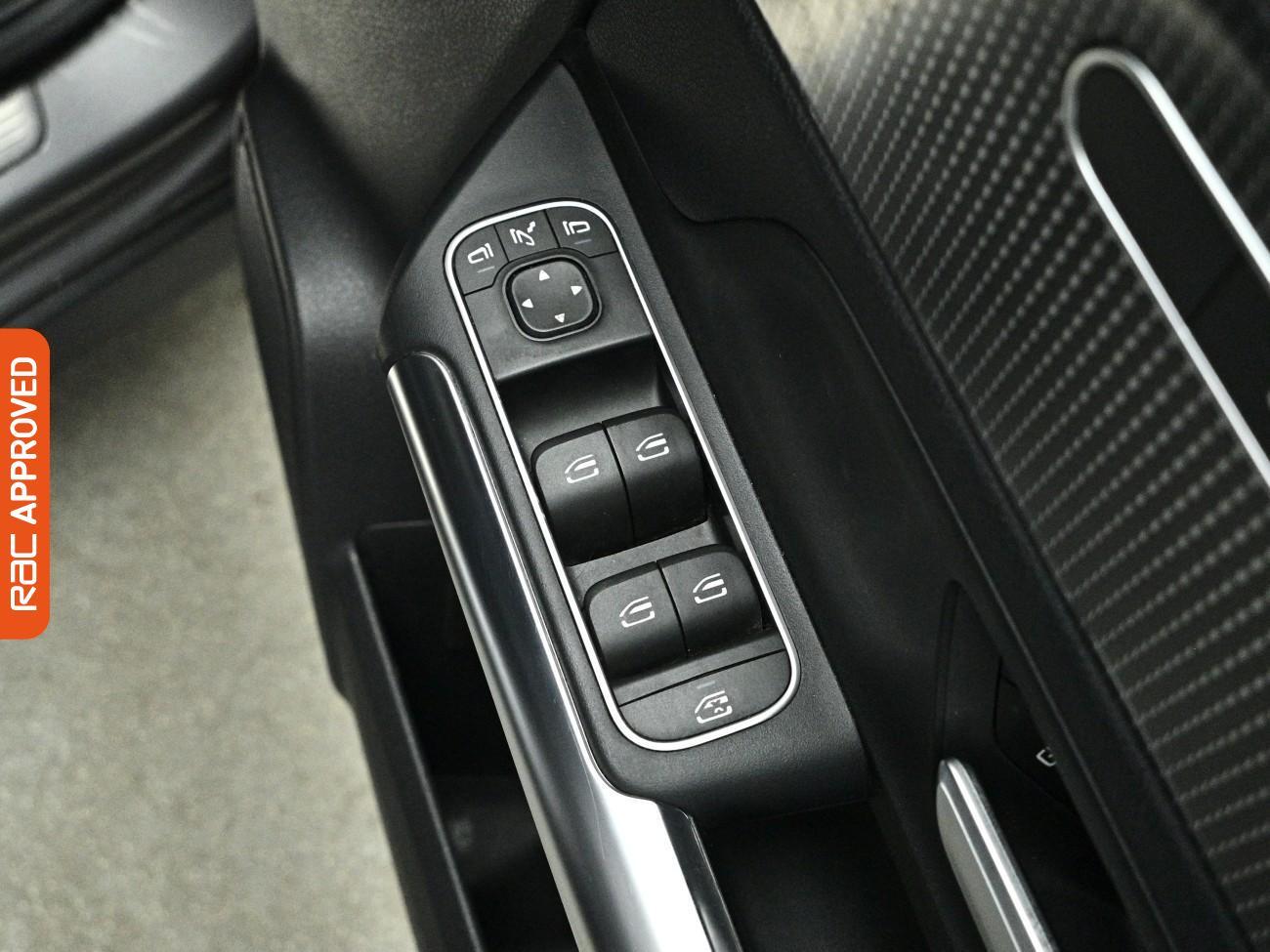 Mercedes-Benz EQA view 26