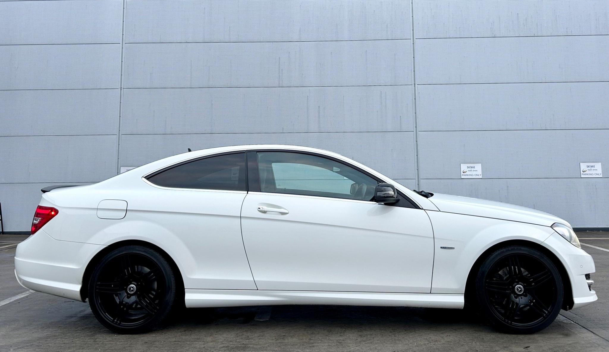 Mercedes-Benz C-Class view 4