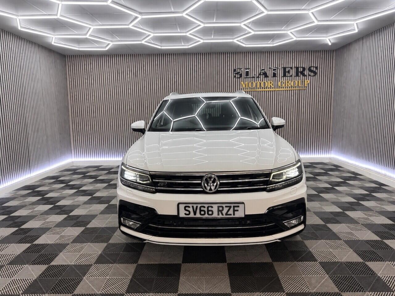Volkswagen Tiguan view 2