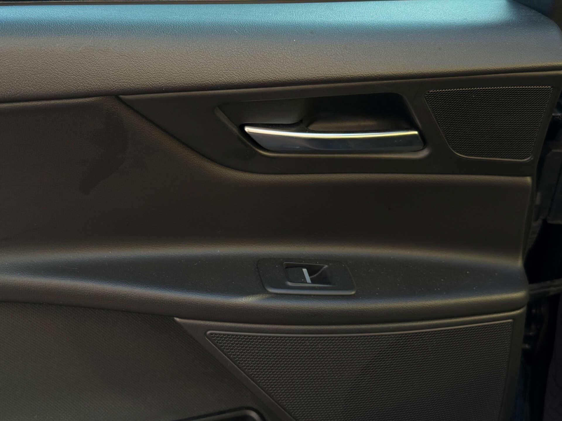 Jaguar Xe view 41
