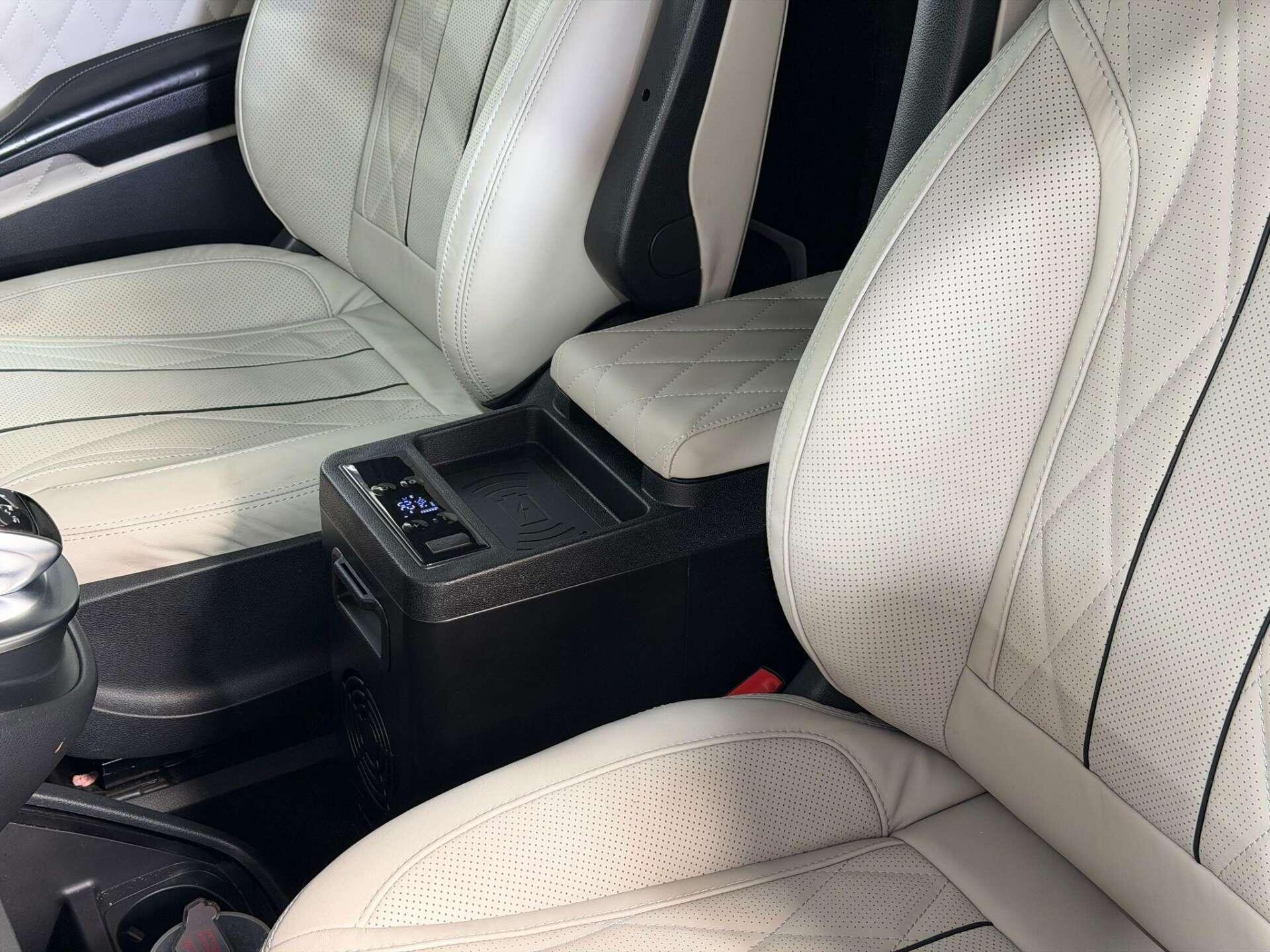 Mercedes-Benz V Class view 9