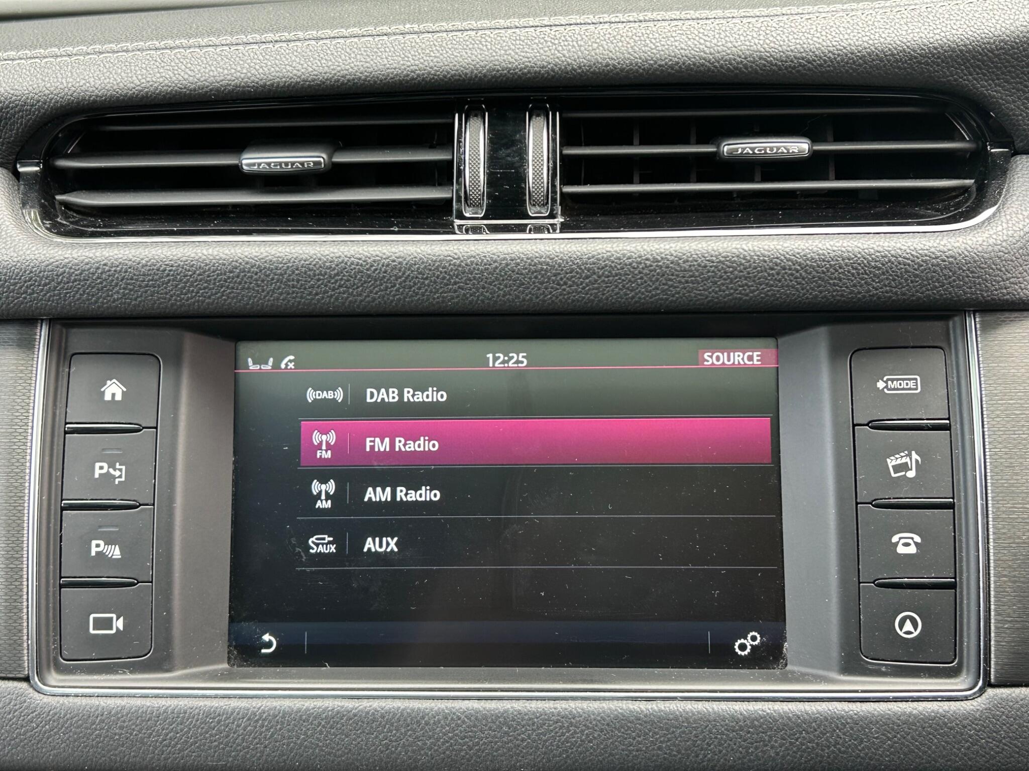 Jaguar XF view 42