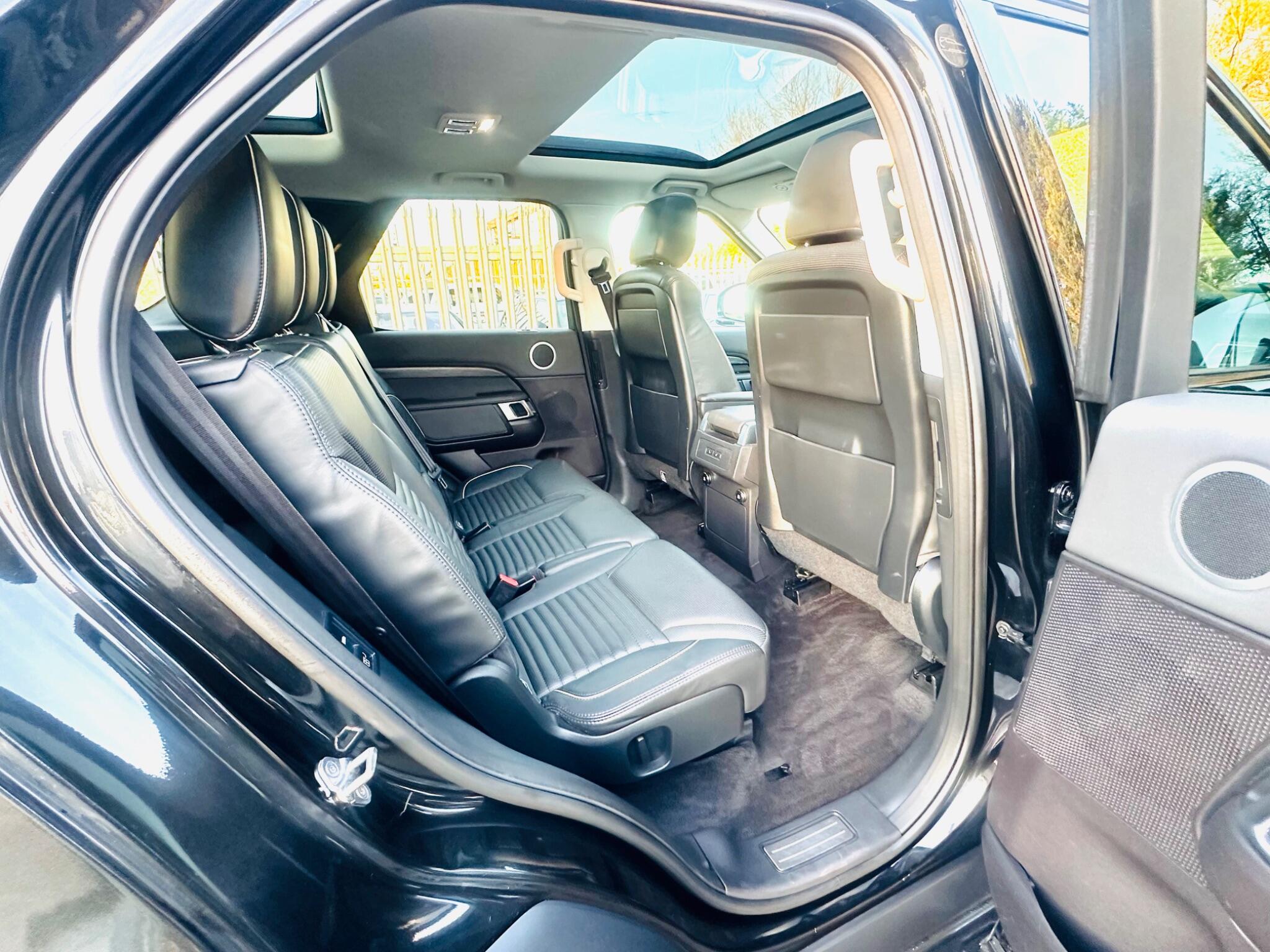 Land Rover Discovery view 4