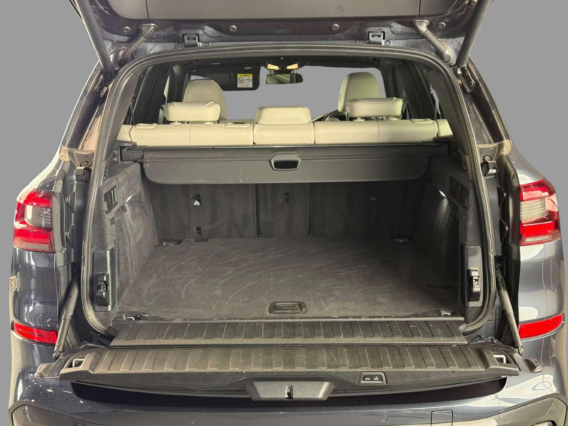 BMW X5 view 13