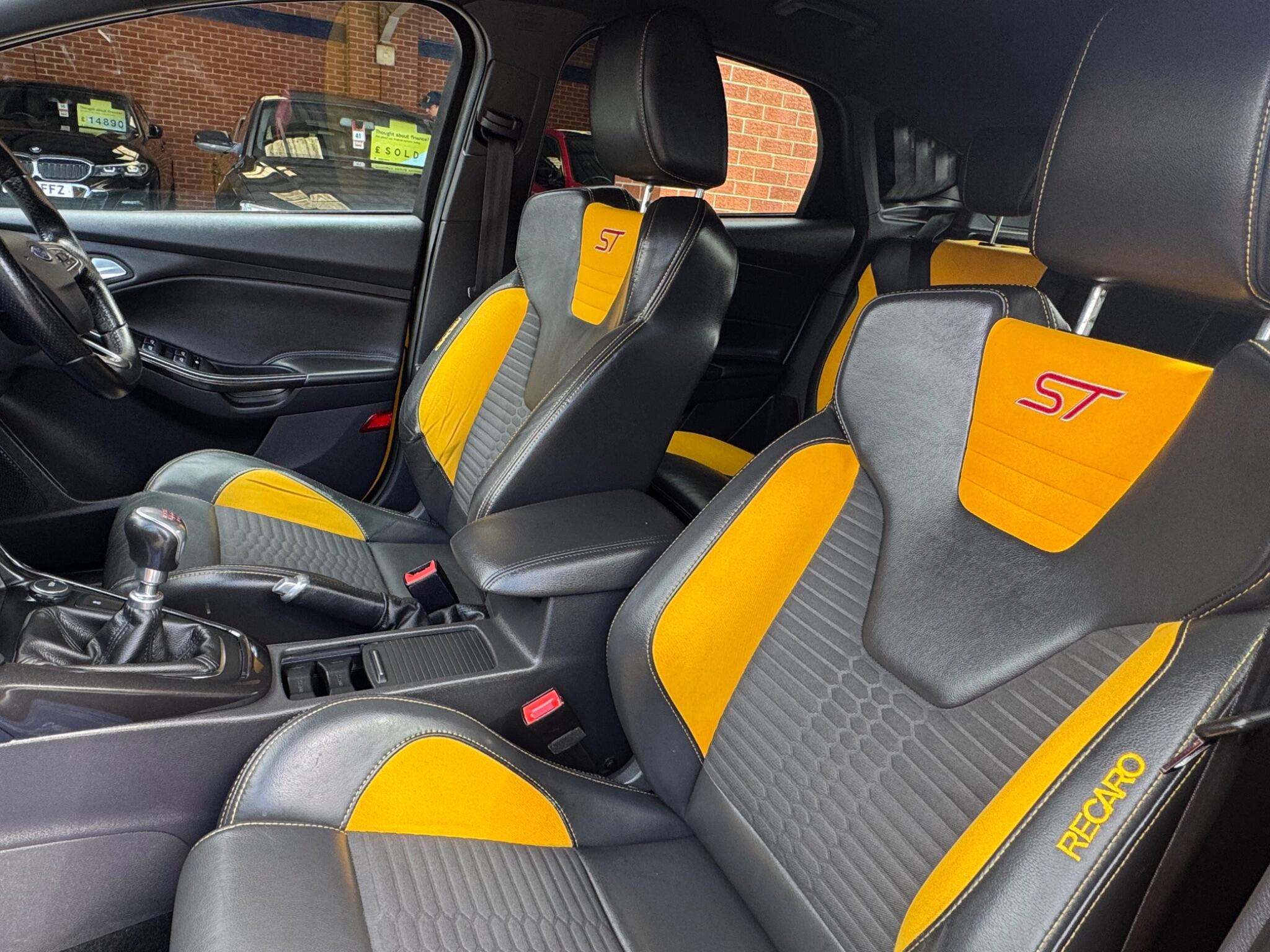 Ford Focus view 8
