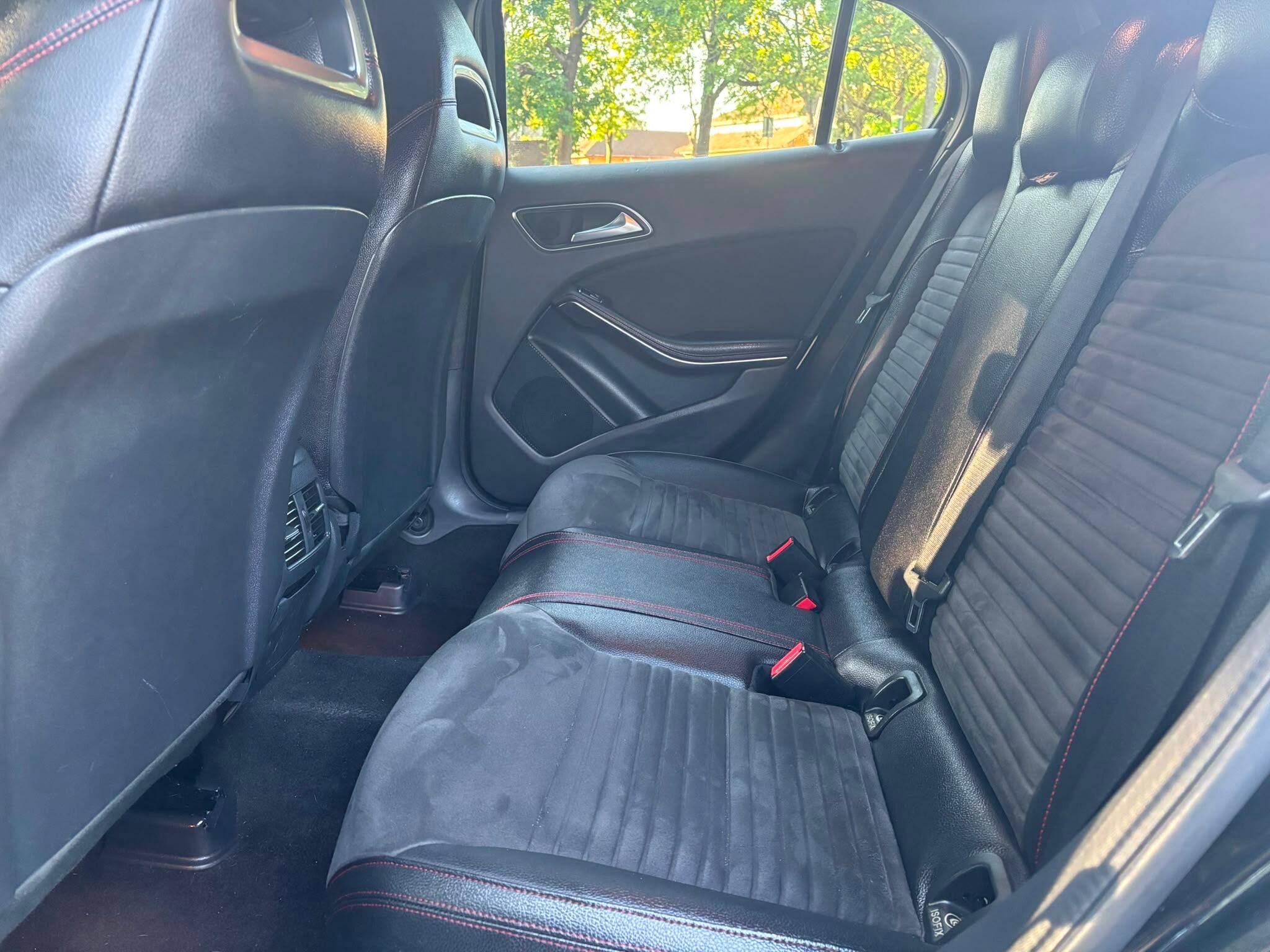 Mercedes-Benz Gla view 14