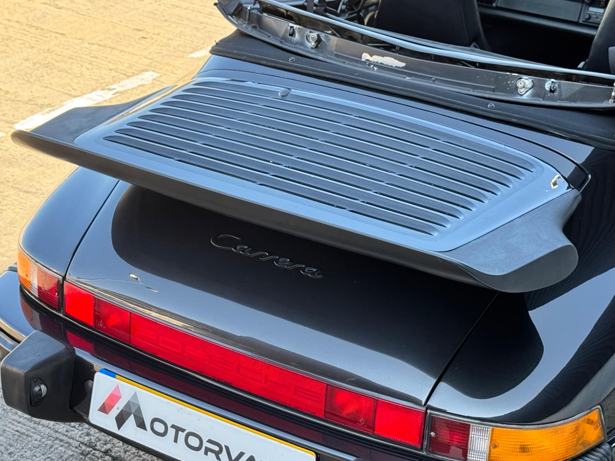 Porsche 911 view 32