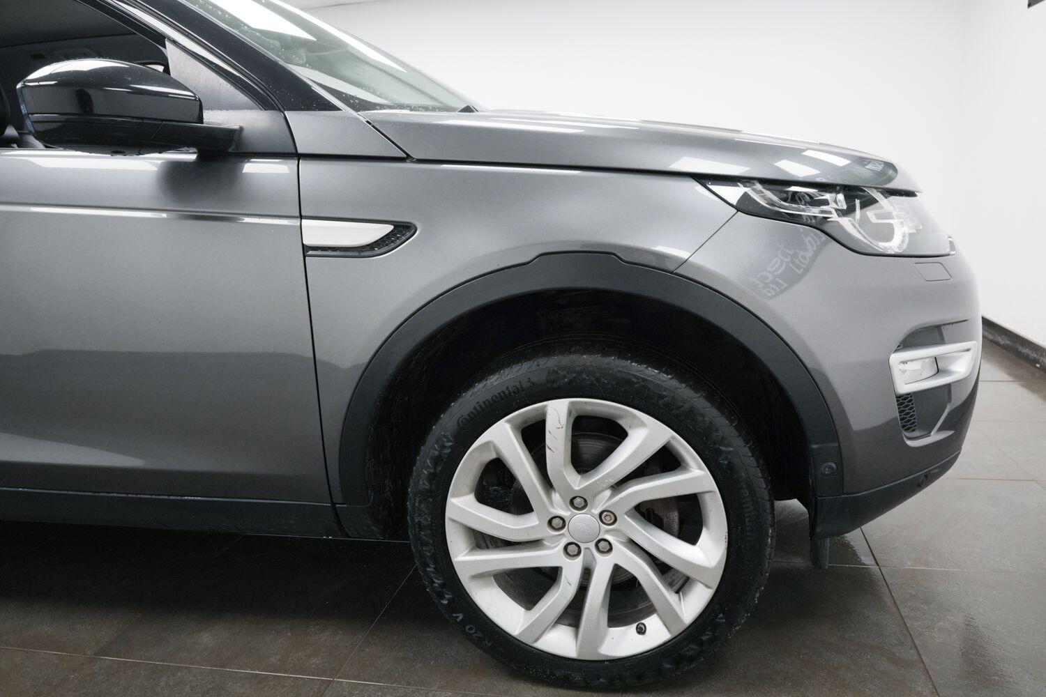Land Rover Discovery Sport view 4