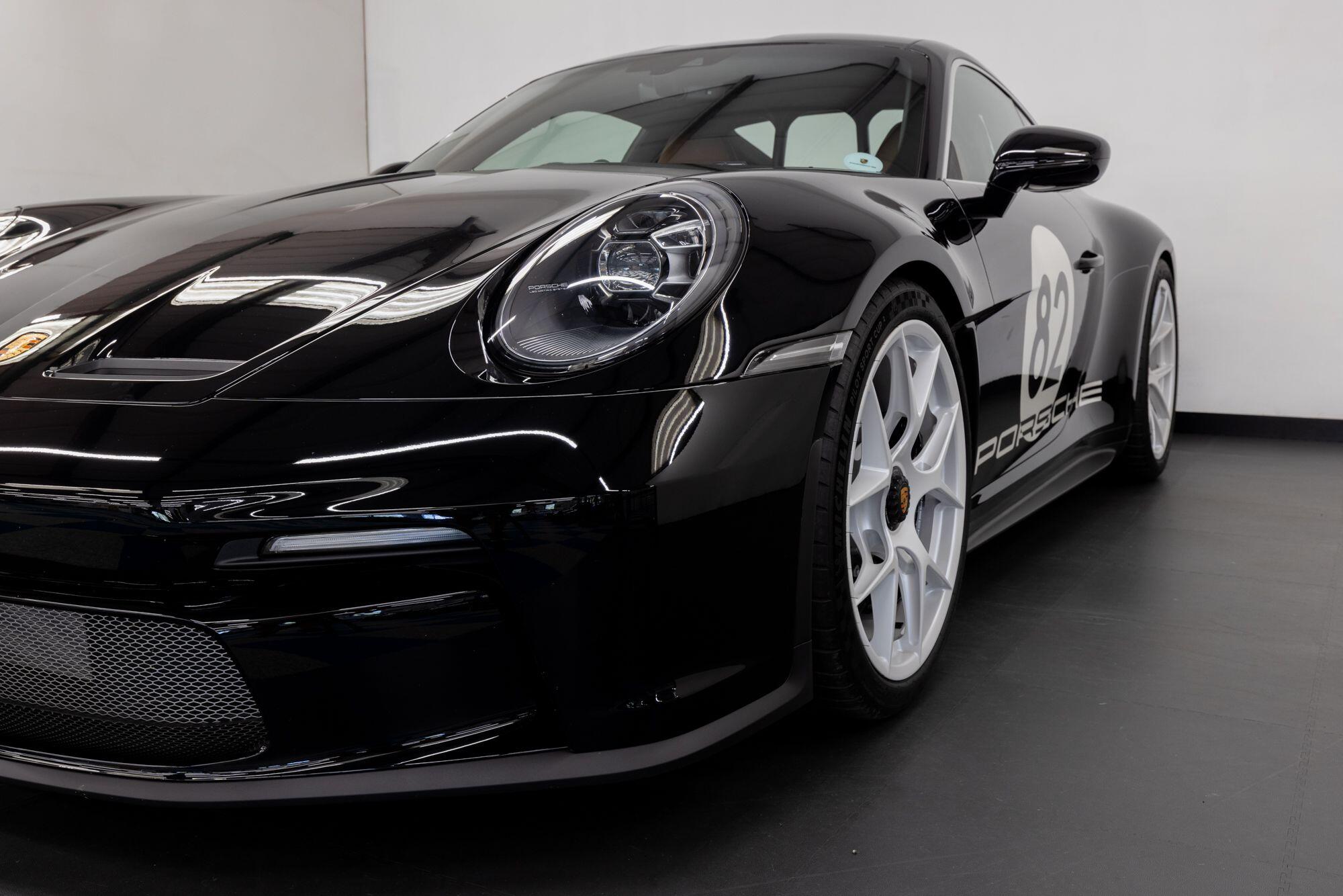 Porsche 911 view 11