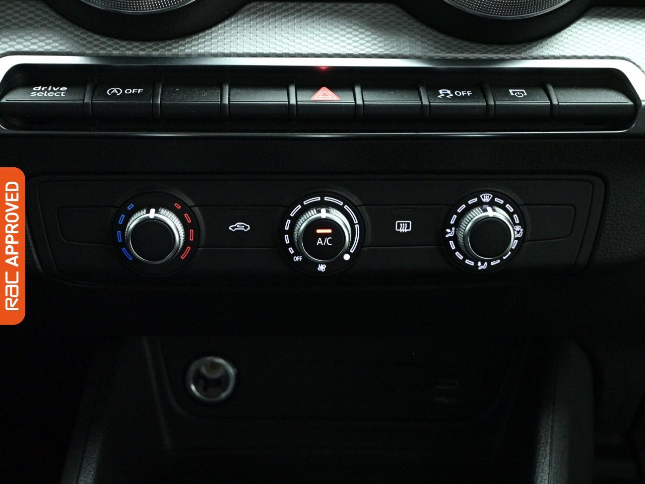 Audi Q2 view 18