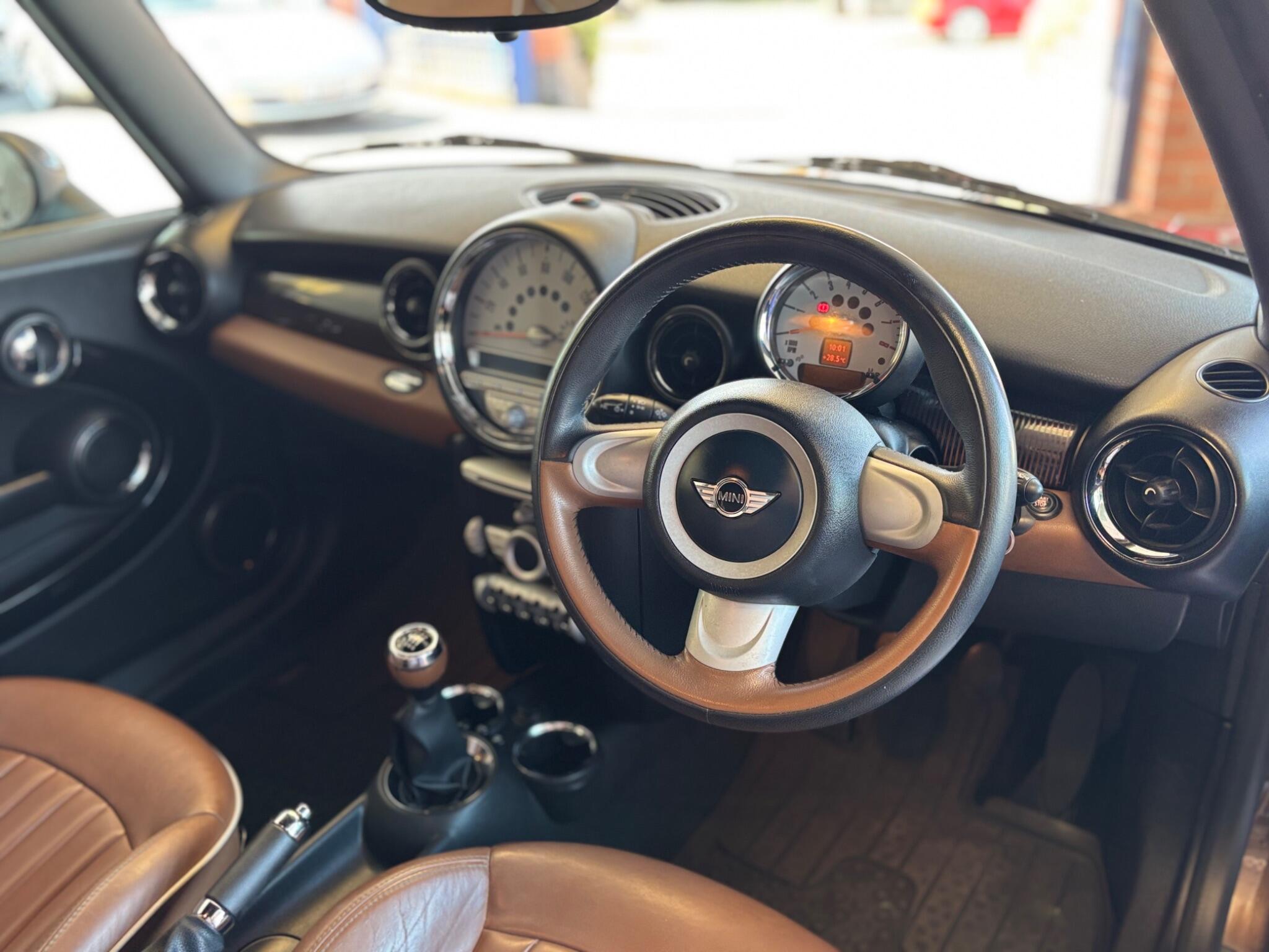 Mini Hatch view 9
