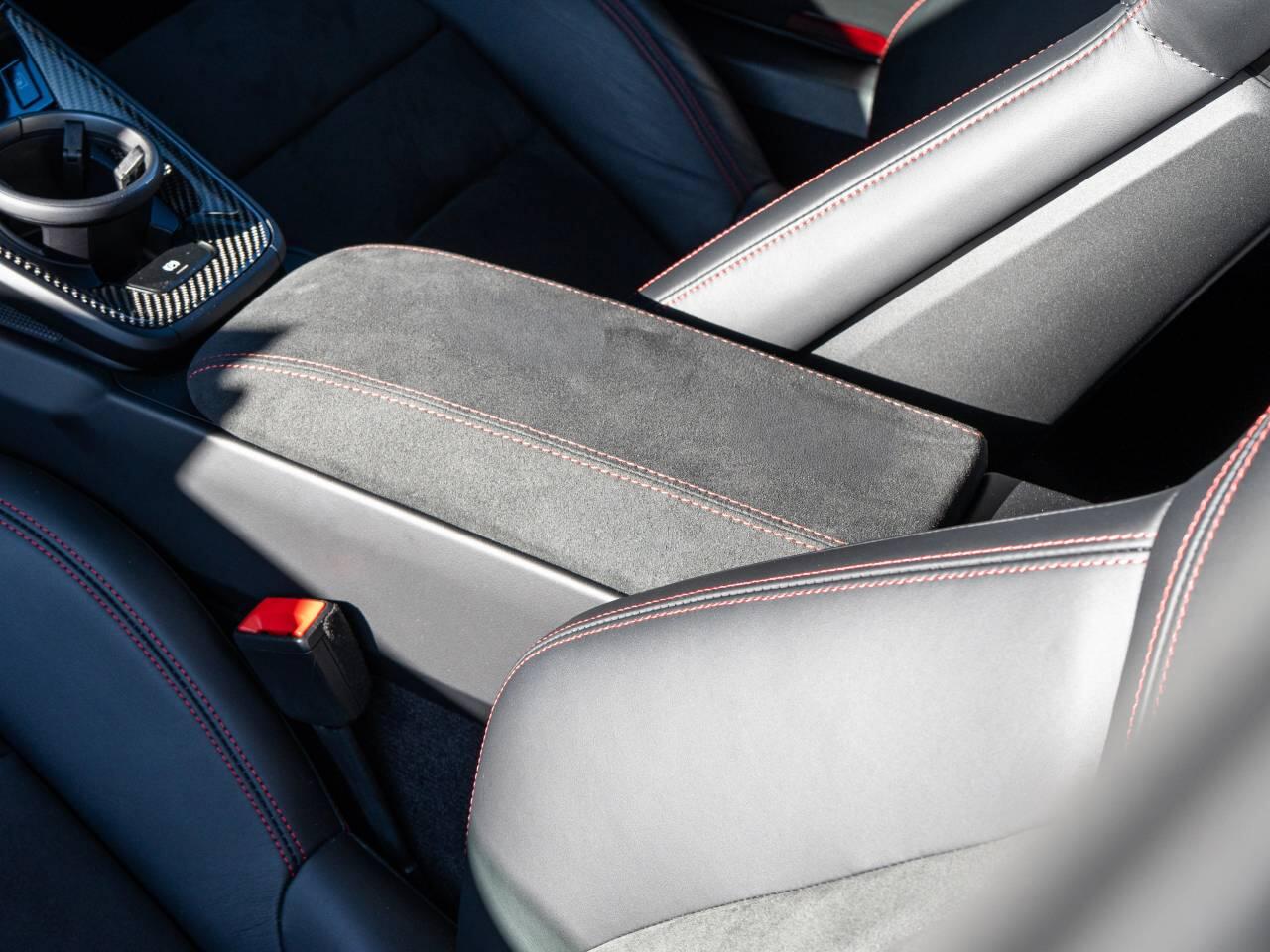 Porsche 911 view 32