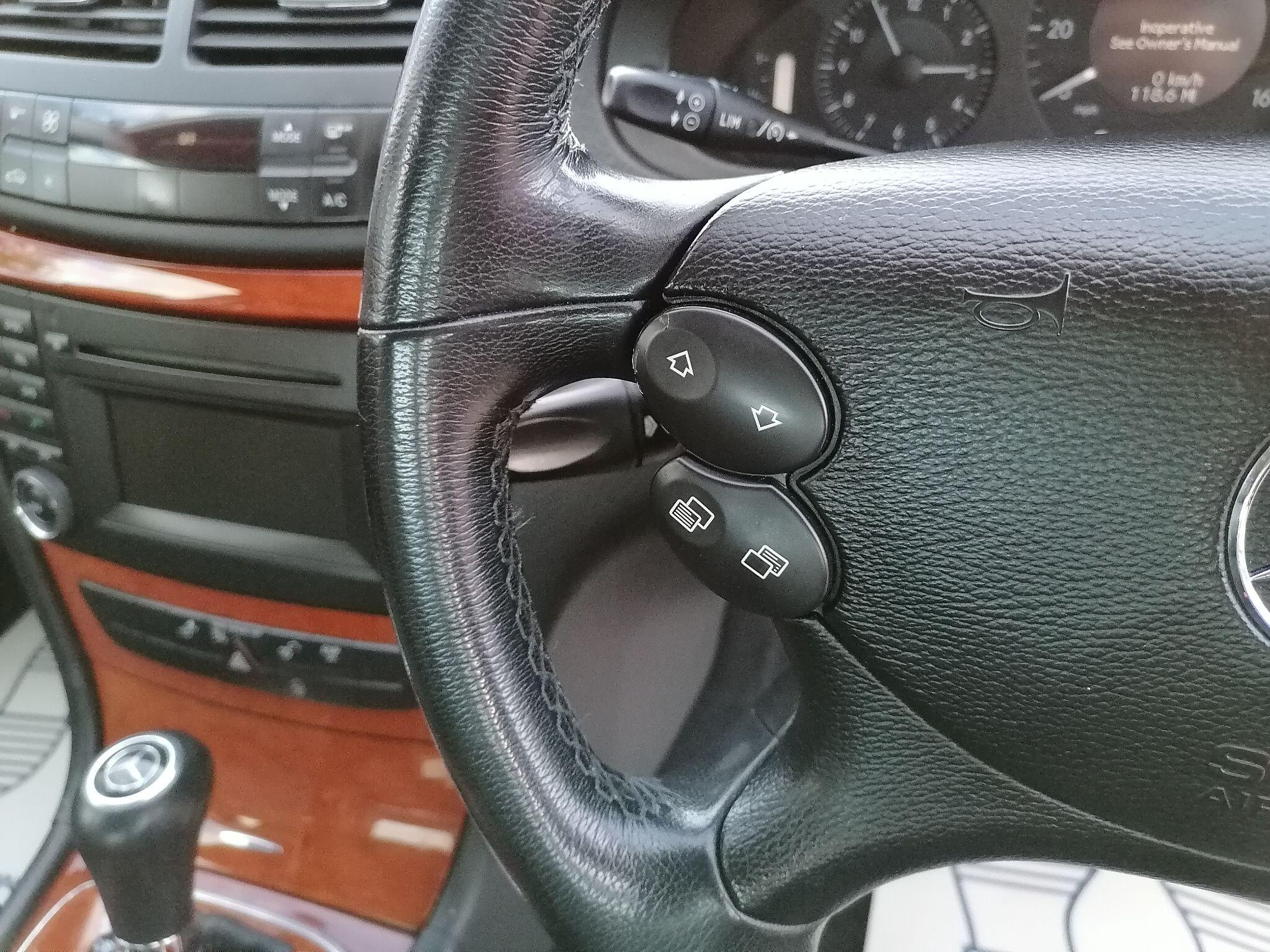 Mercedes-Benz E-Class view 40