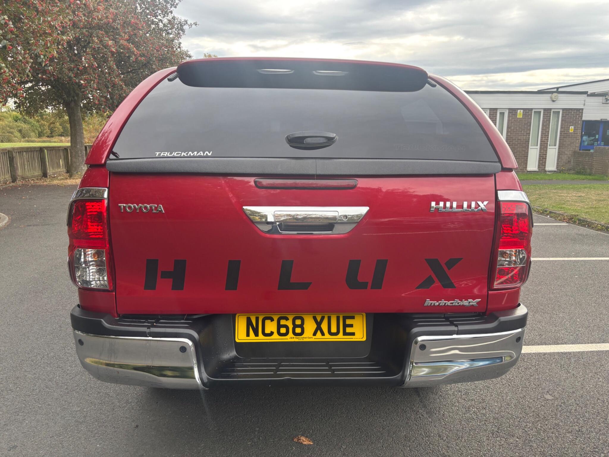 Toyota Hilux view 6