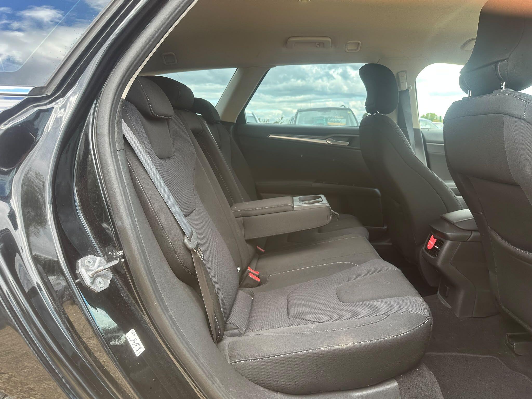 Ford Mondeo view 10