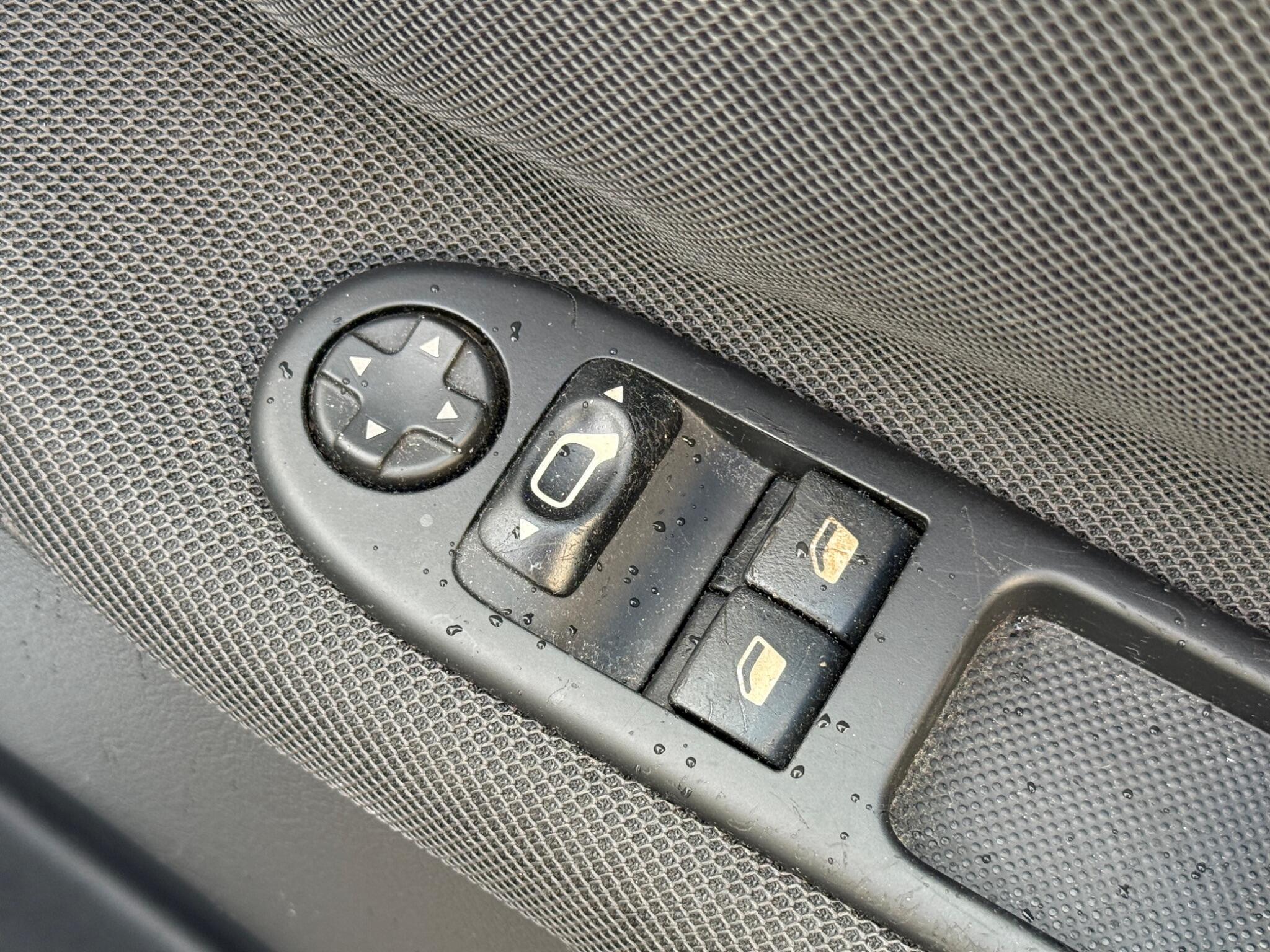 Peugeot 207 CC - Image 16