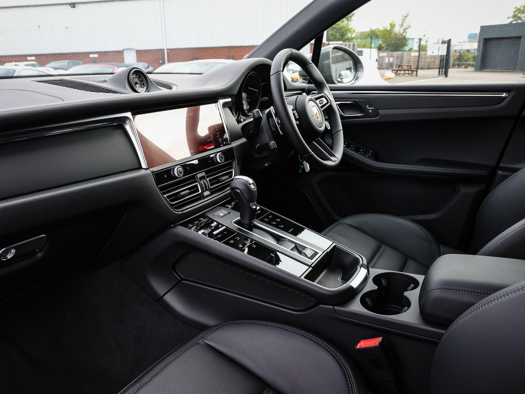 Porsche Macan view 5