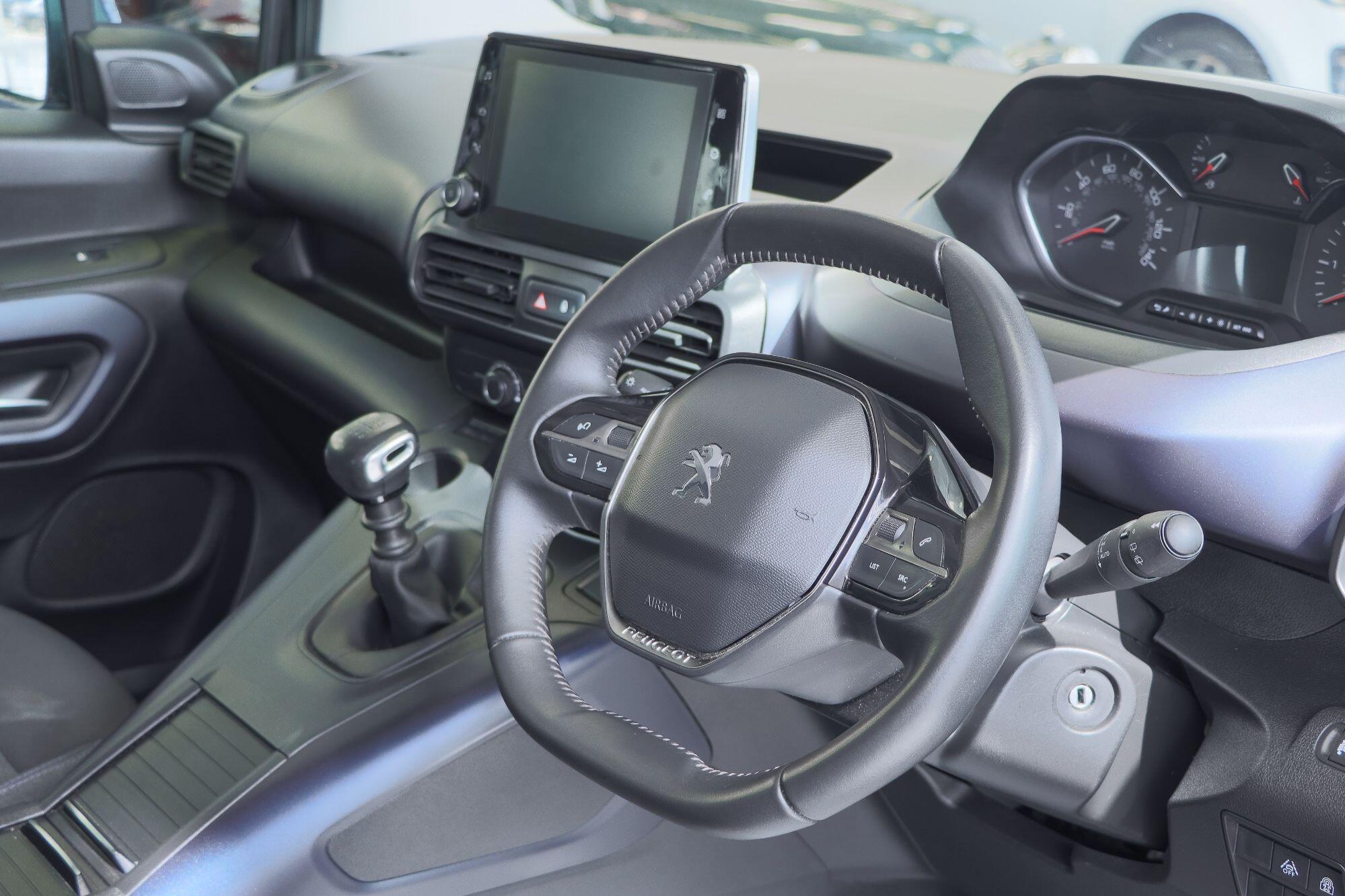 Peugeot Rifter view 12