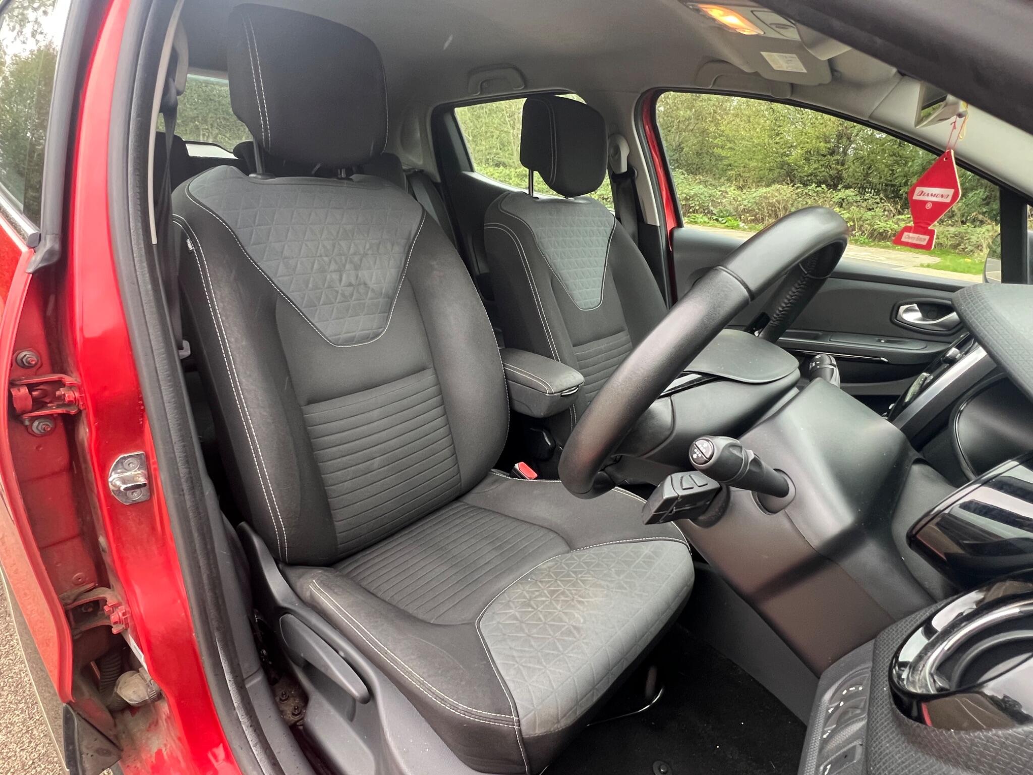 Renault Clio view 17