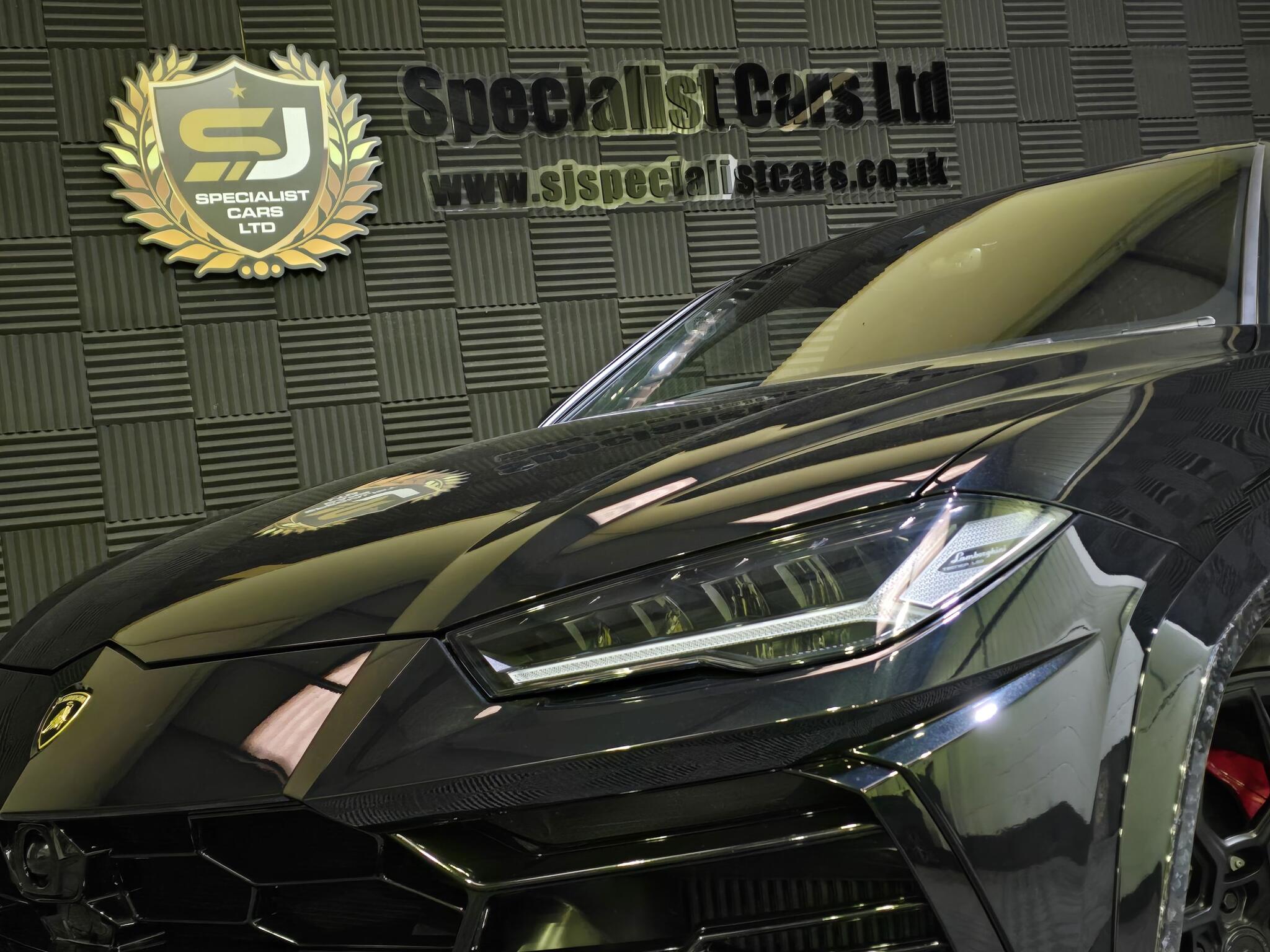 Lamborghini Urus view 6