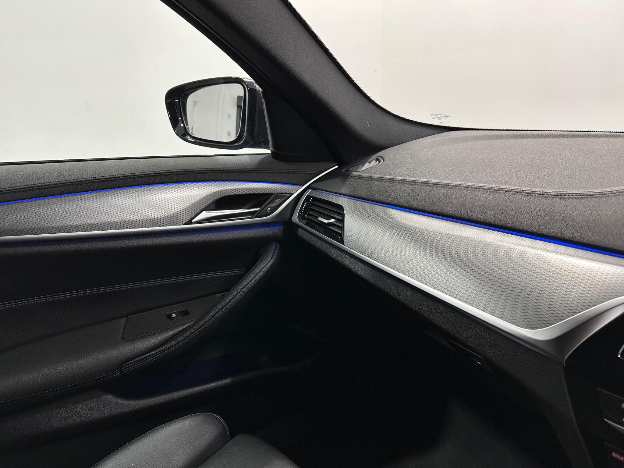 BMW 5 Series view 26