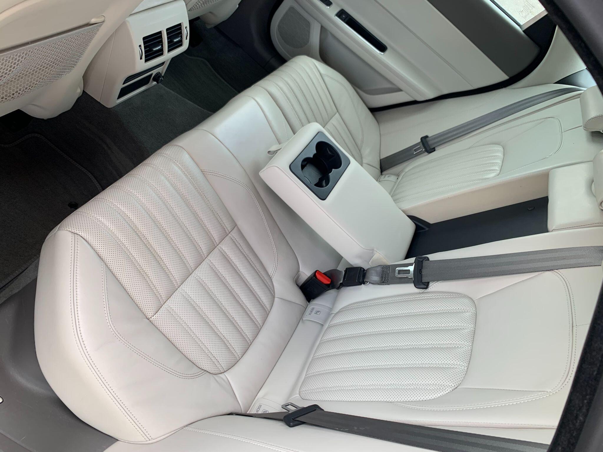 Jaguar XF view 22