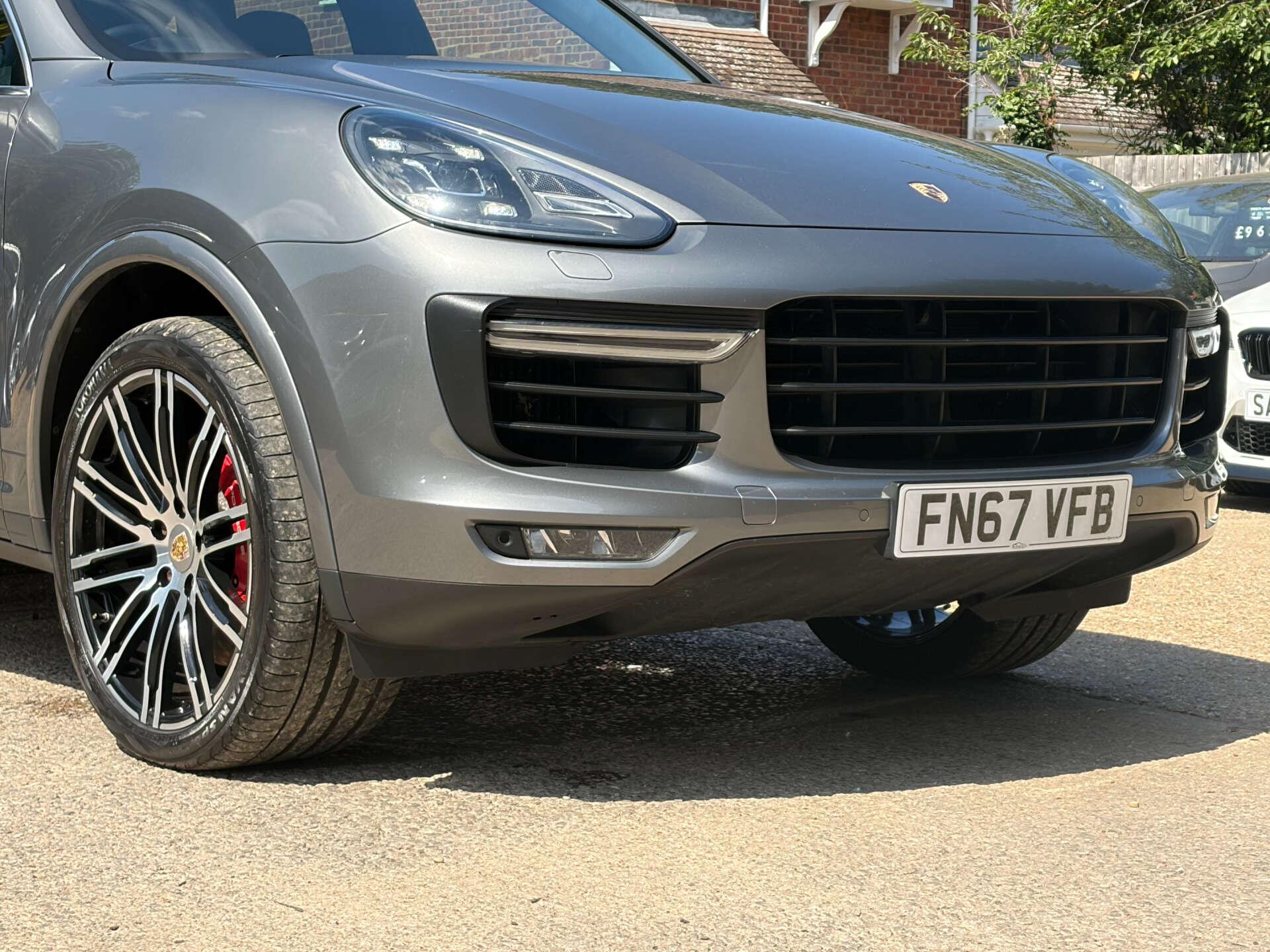 Porsche Cayenne view 6