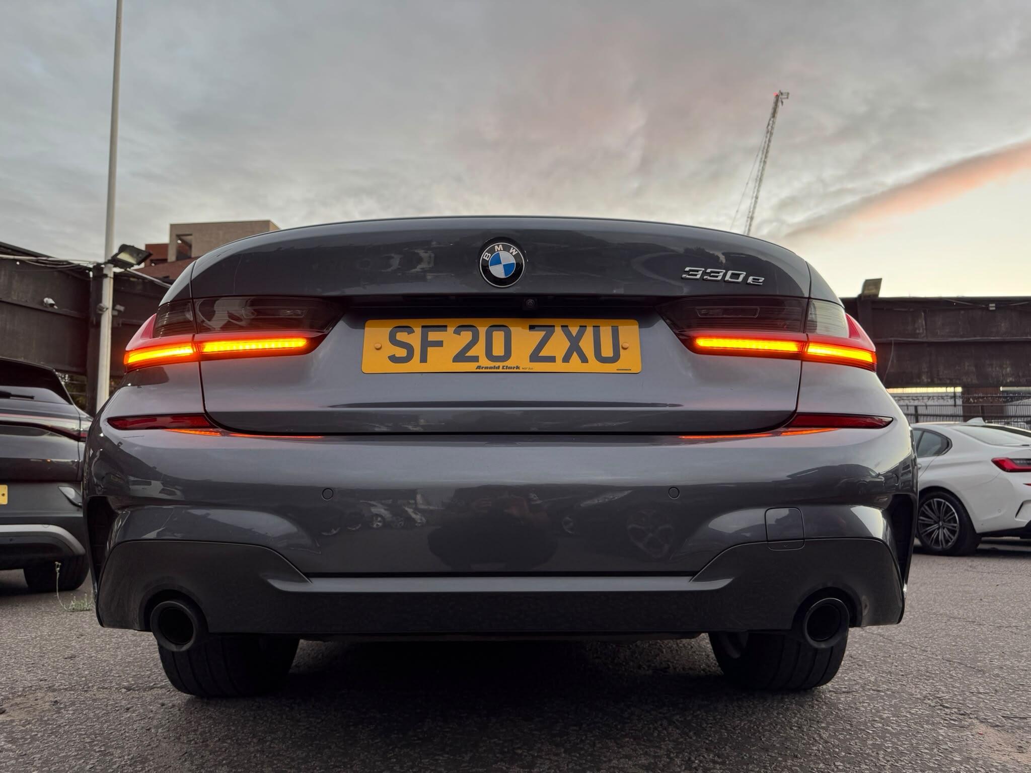 BMW 3 Series view 5