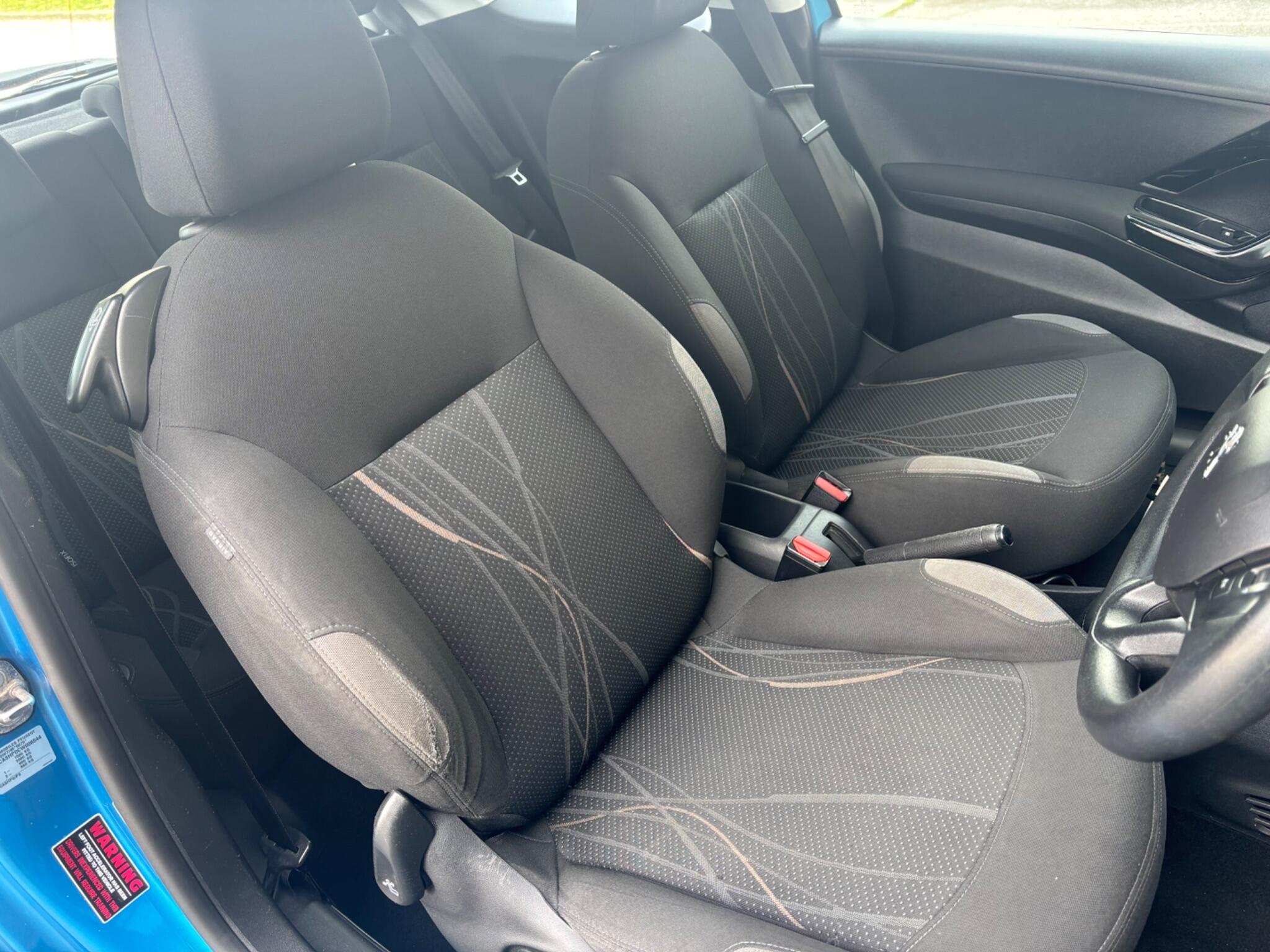Peugeot 208 view 9