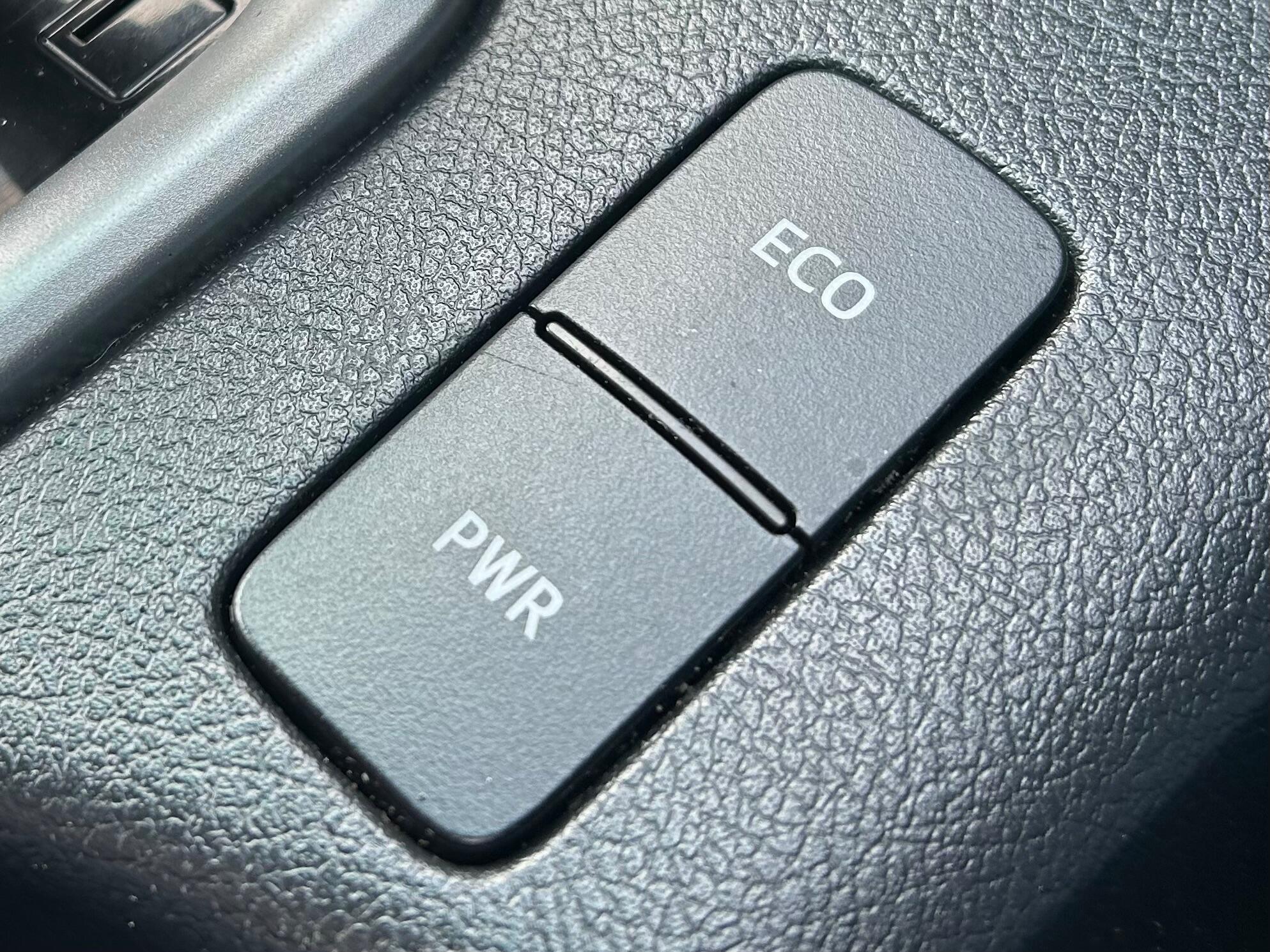 Toyota Hilux view 36