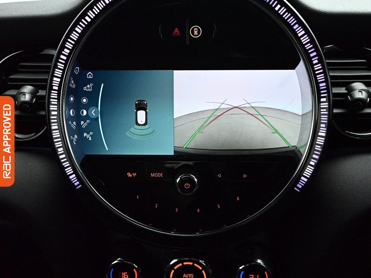 Mini Hatch view 18