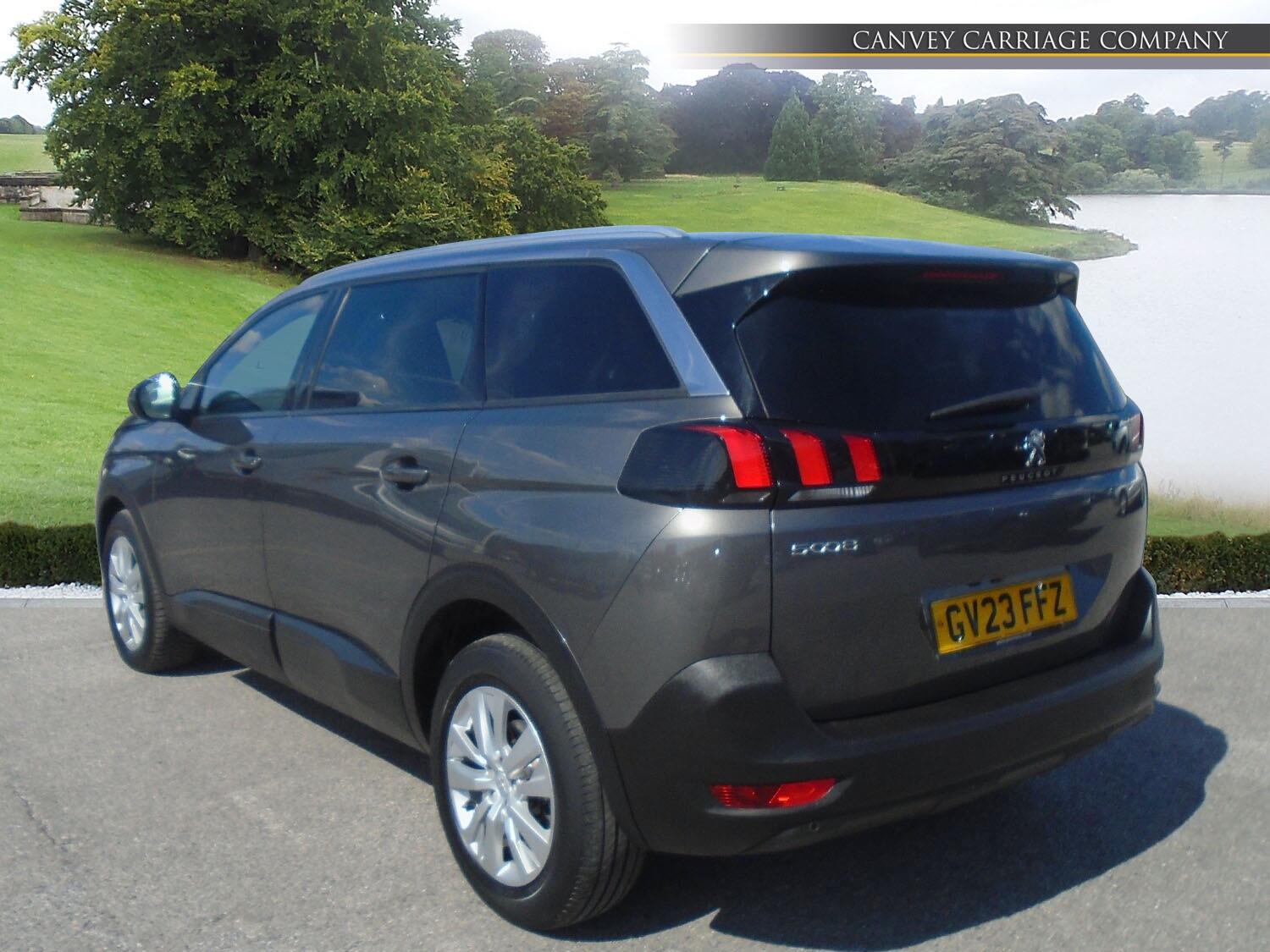 Peugeot 5008 view 4