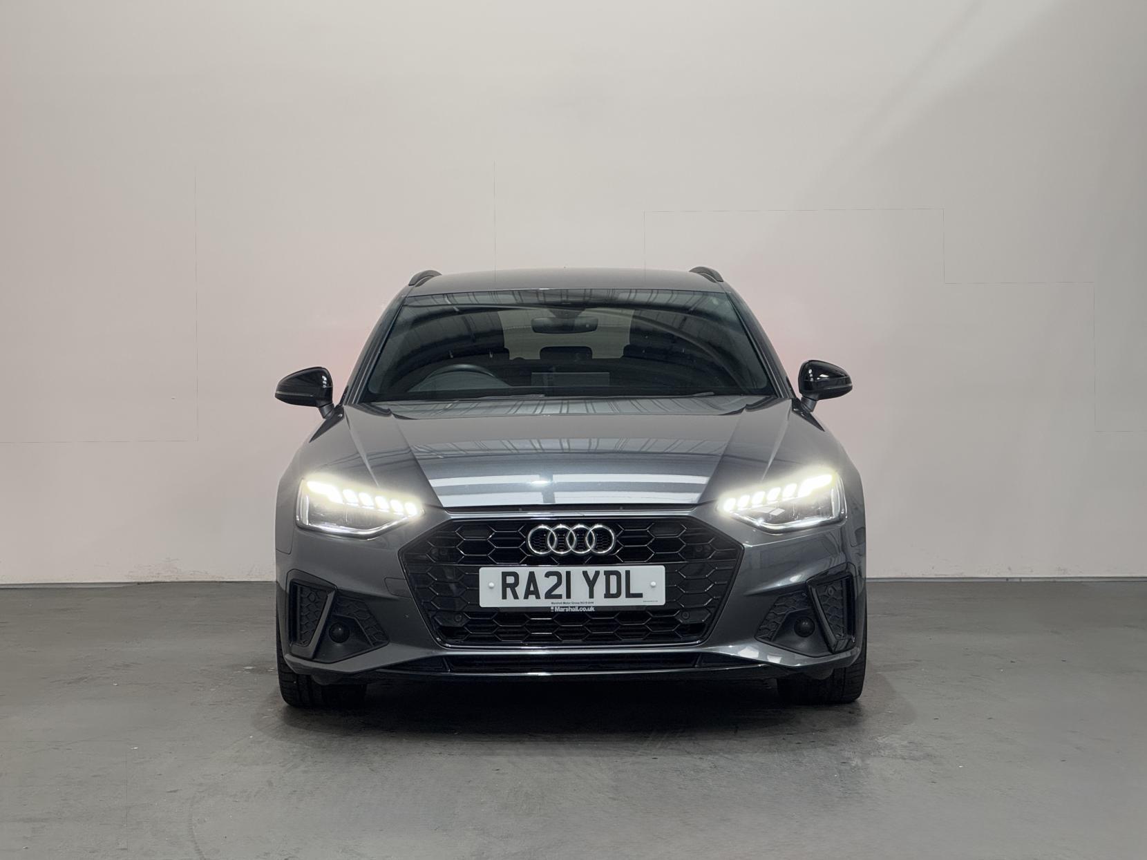 Audi A4 Avant view 3