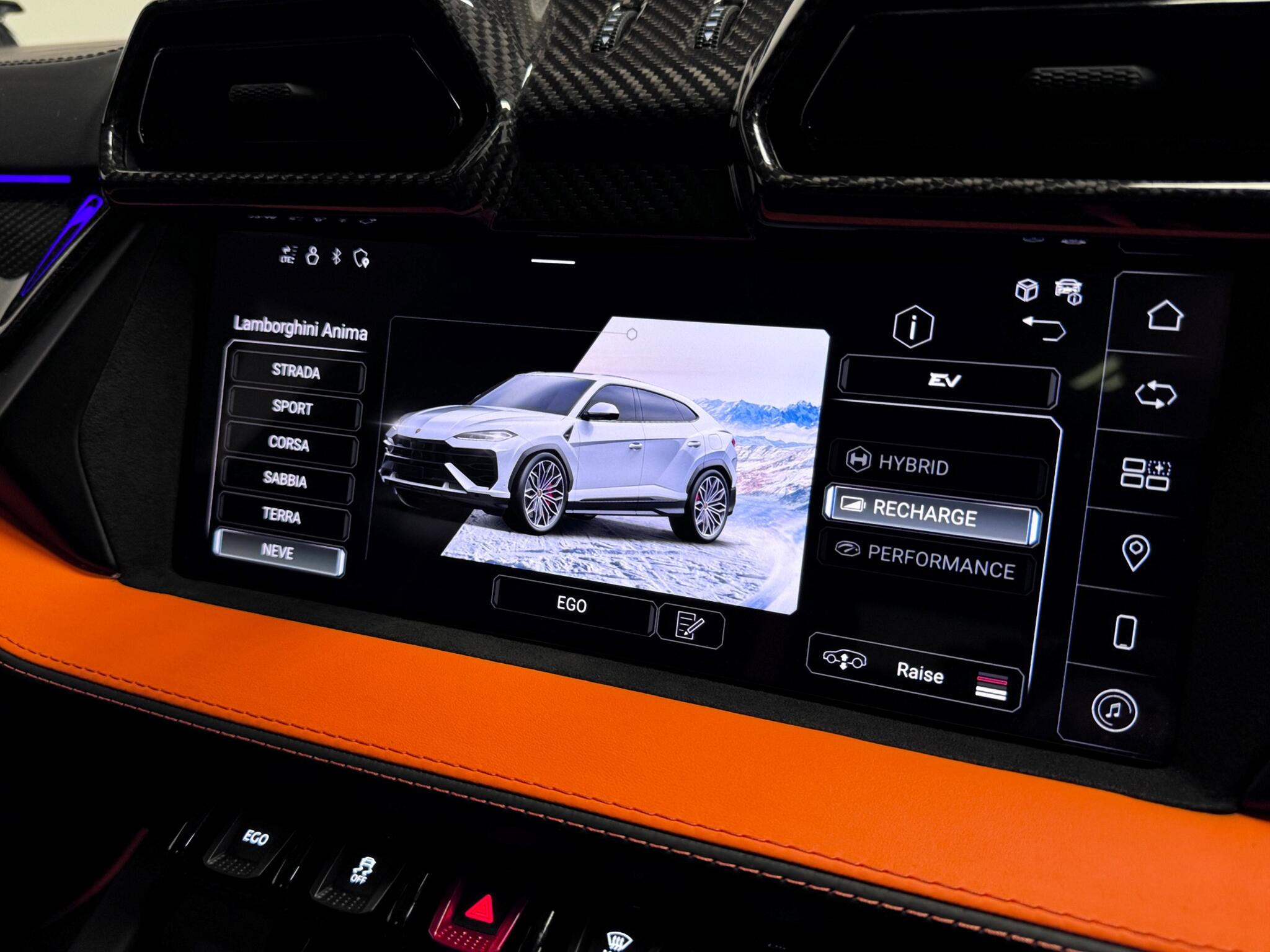 Lamborghini Urus view 66