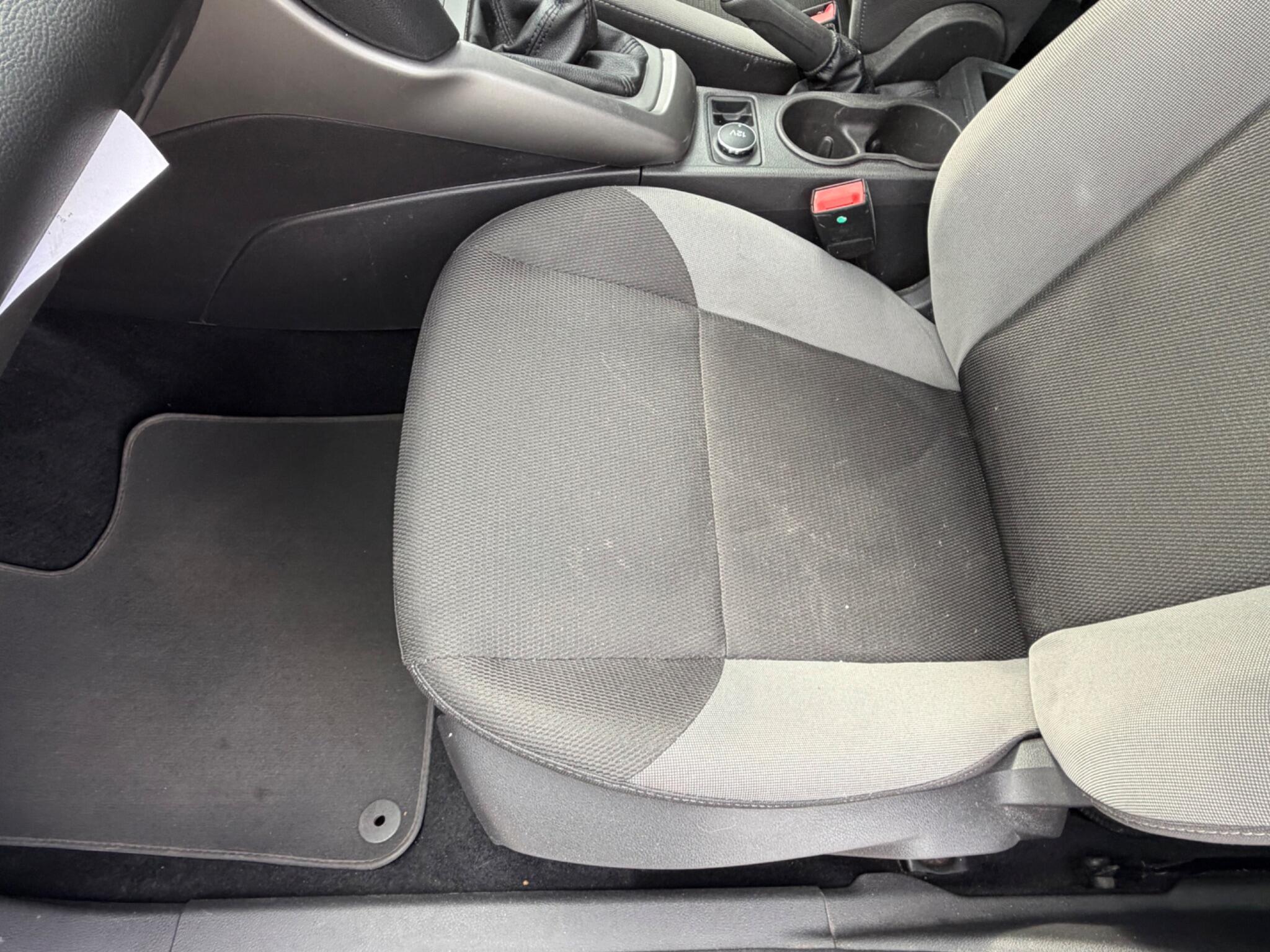 Ford Focus view 18