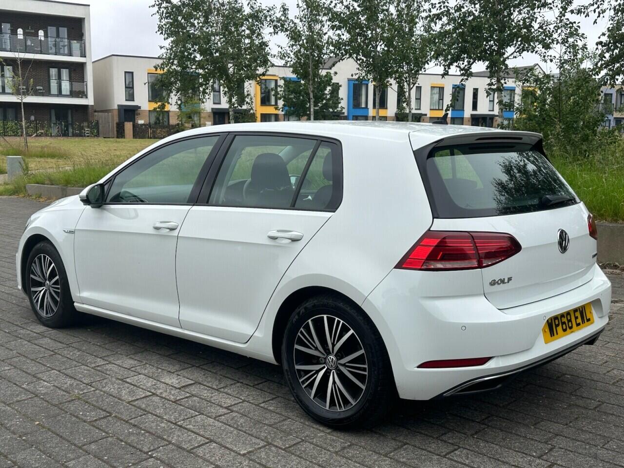 Volkswagen Golf view 4
