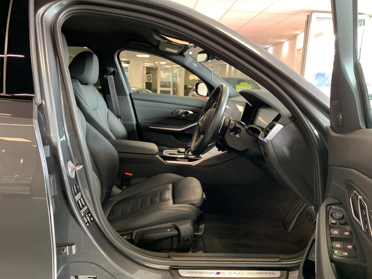 BMW 3 Series view 20