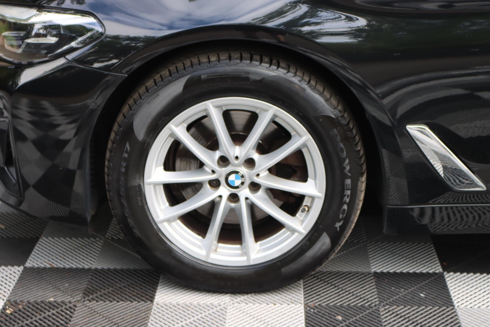 BMW 5 Series view 35