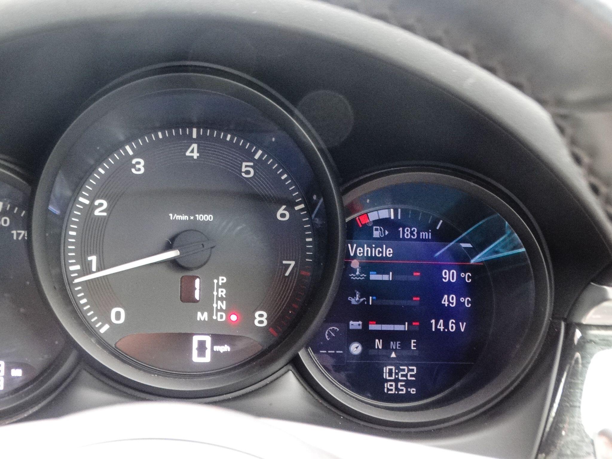 Porsche Macan view 40