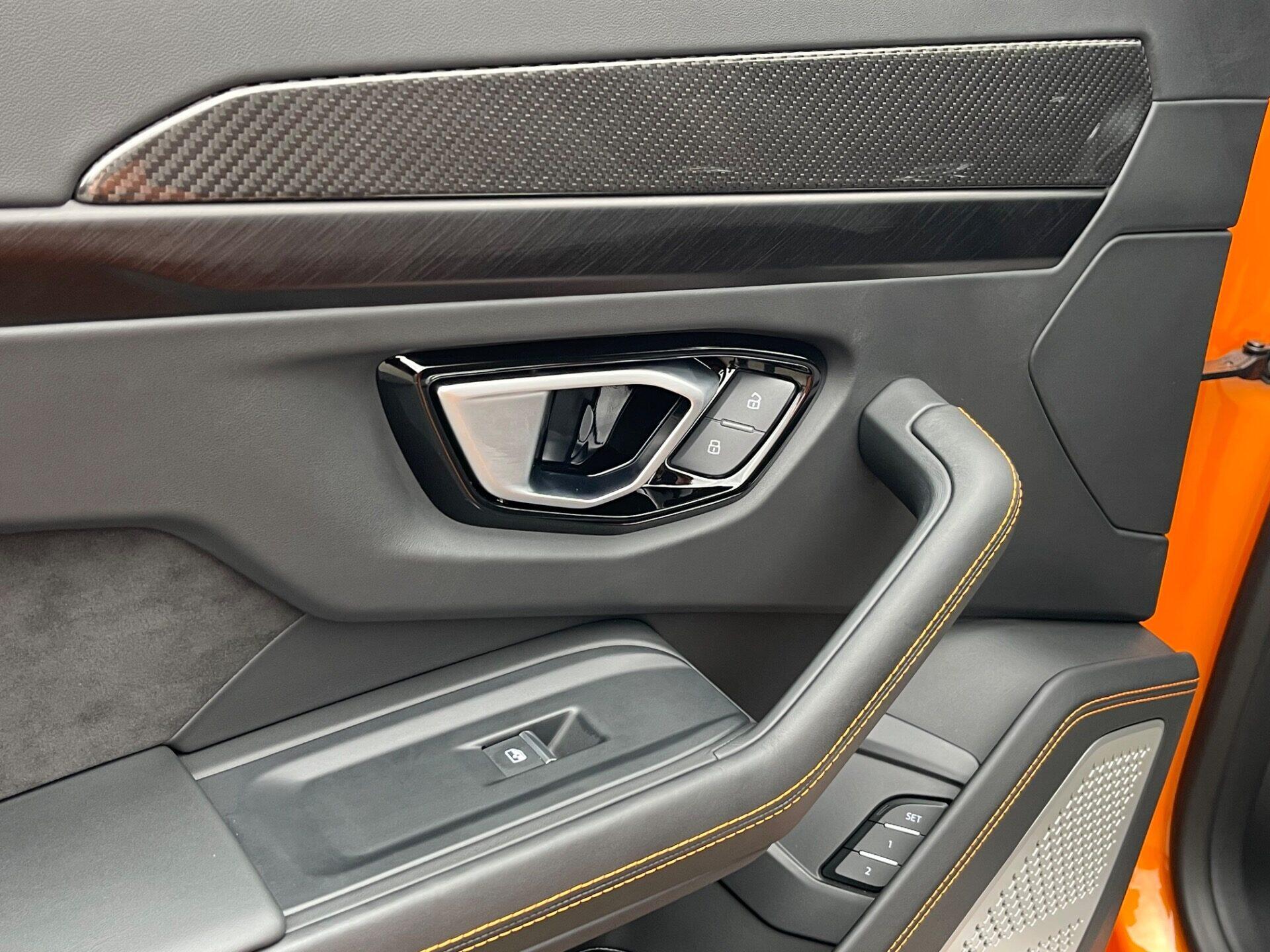 Lamborghini Urus view 30