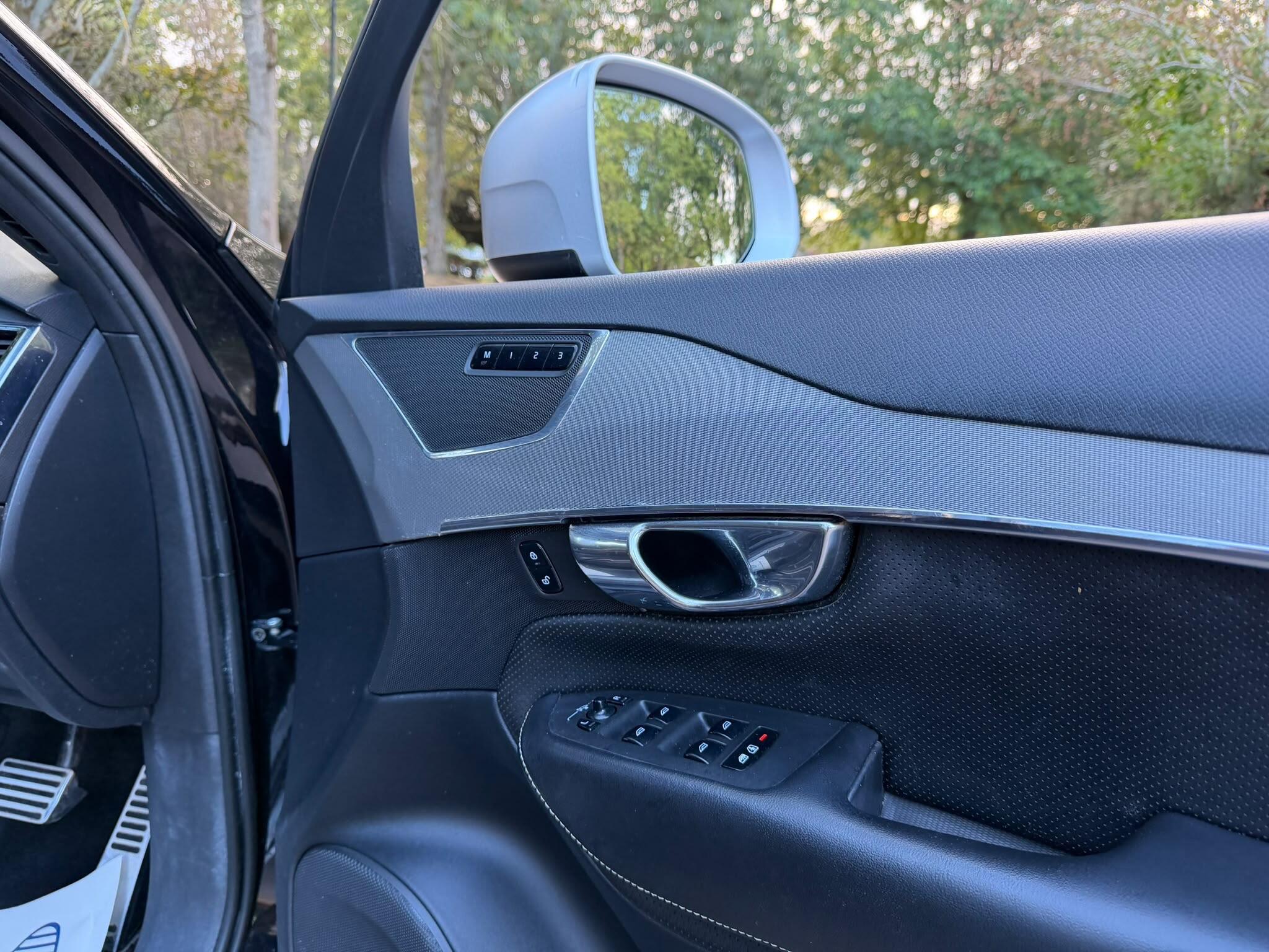 Volvo XC90 view 29
