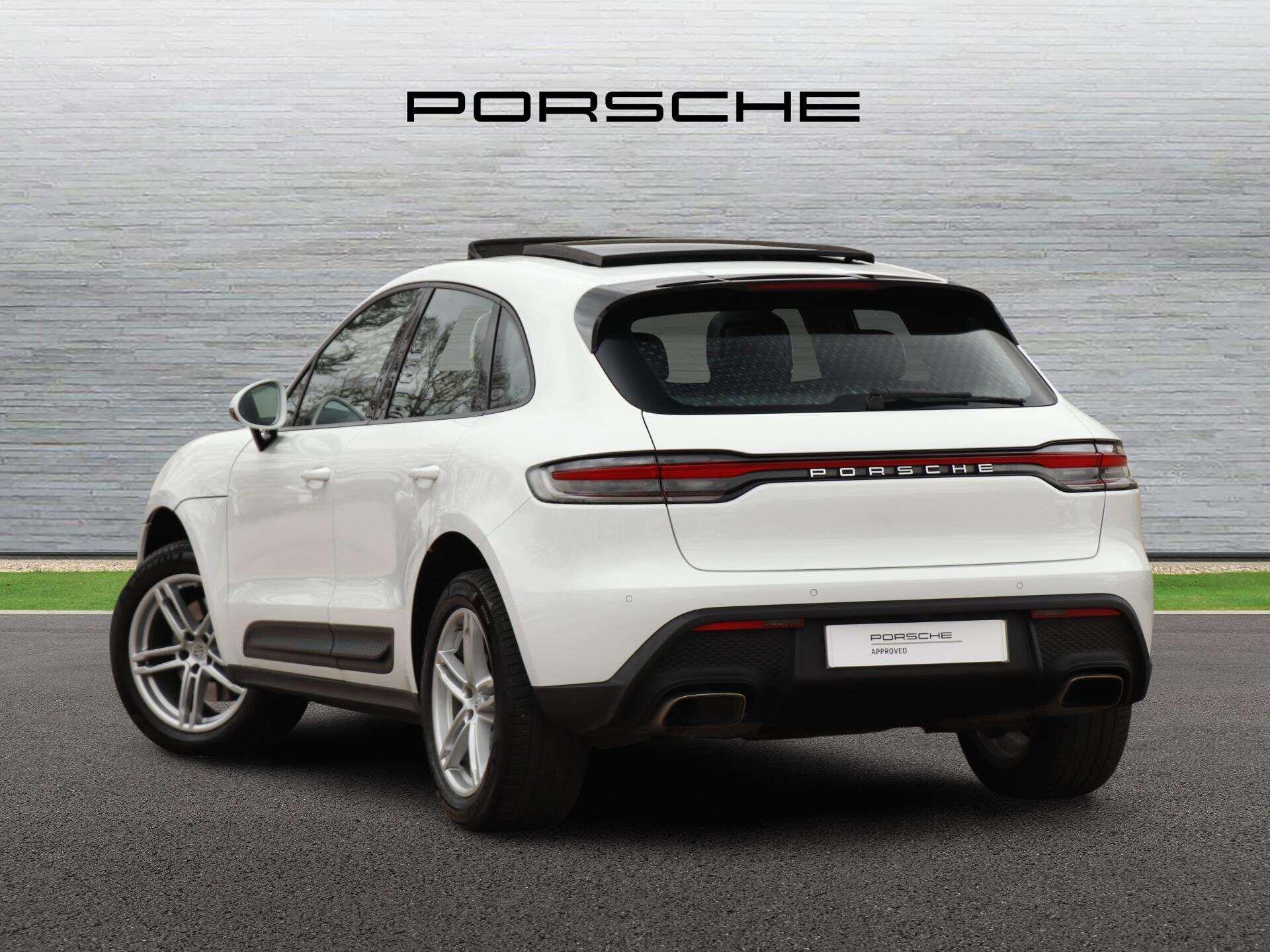 Porsche Macan view 4