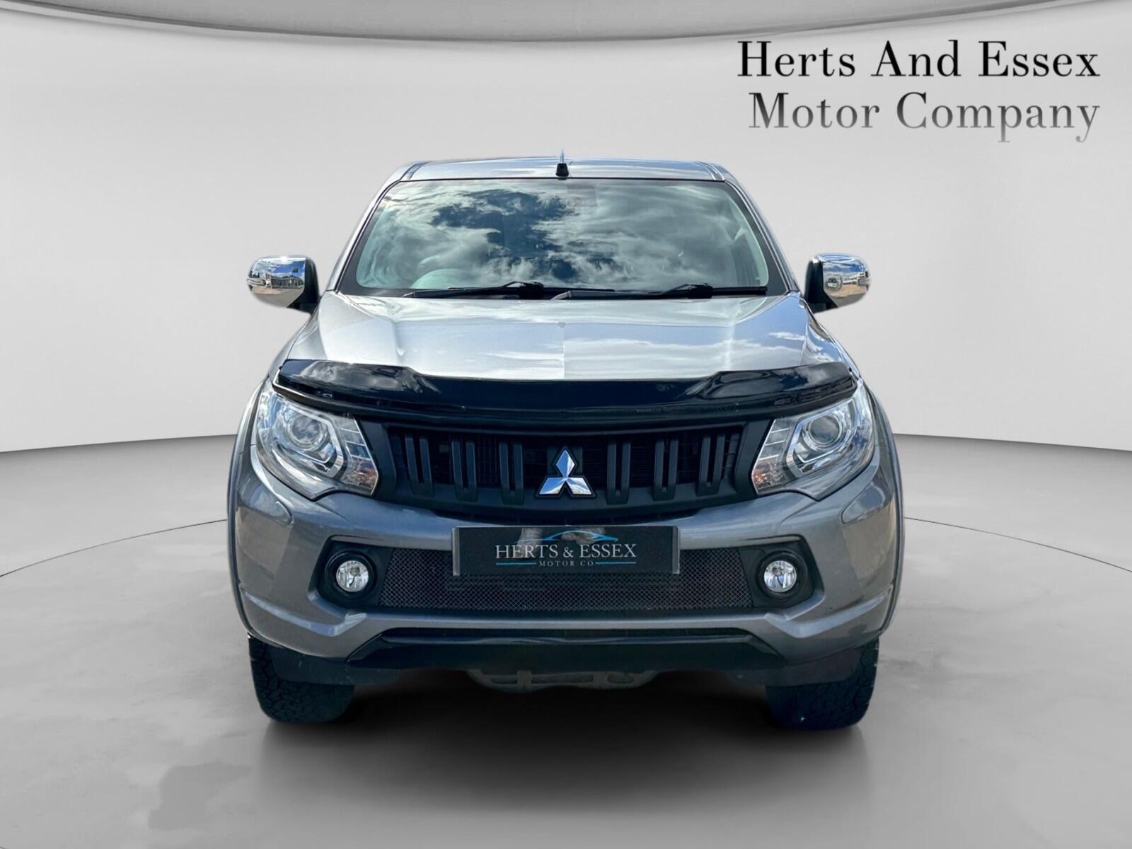 Mitsubishi L200 view 2