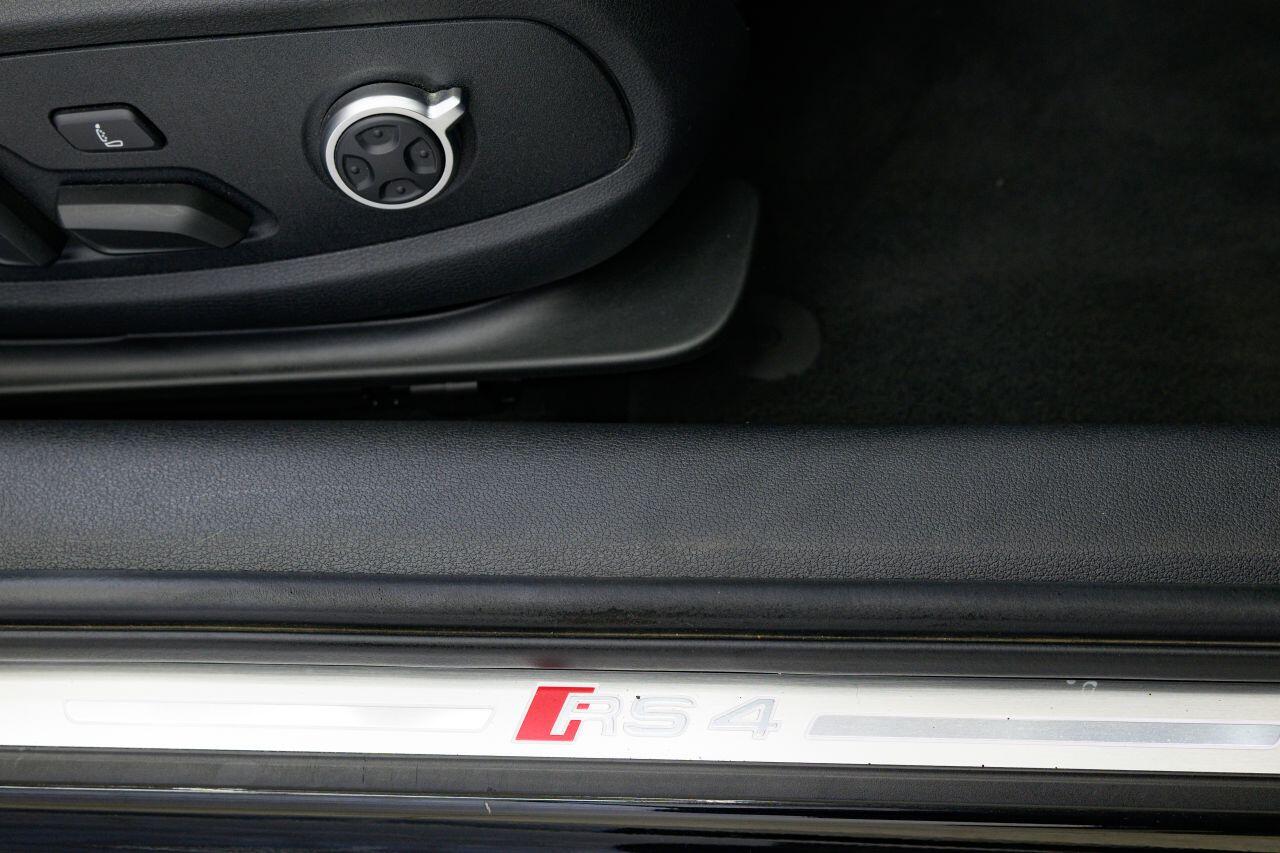 Audi RS4 view 19