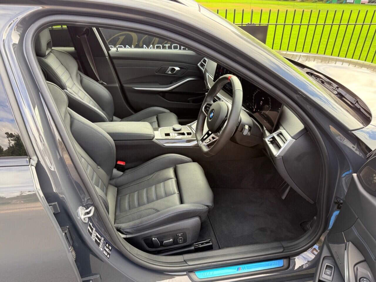 BMW 3 Series view 15
